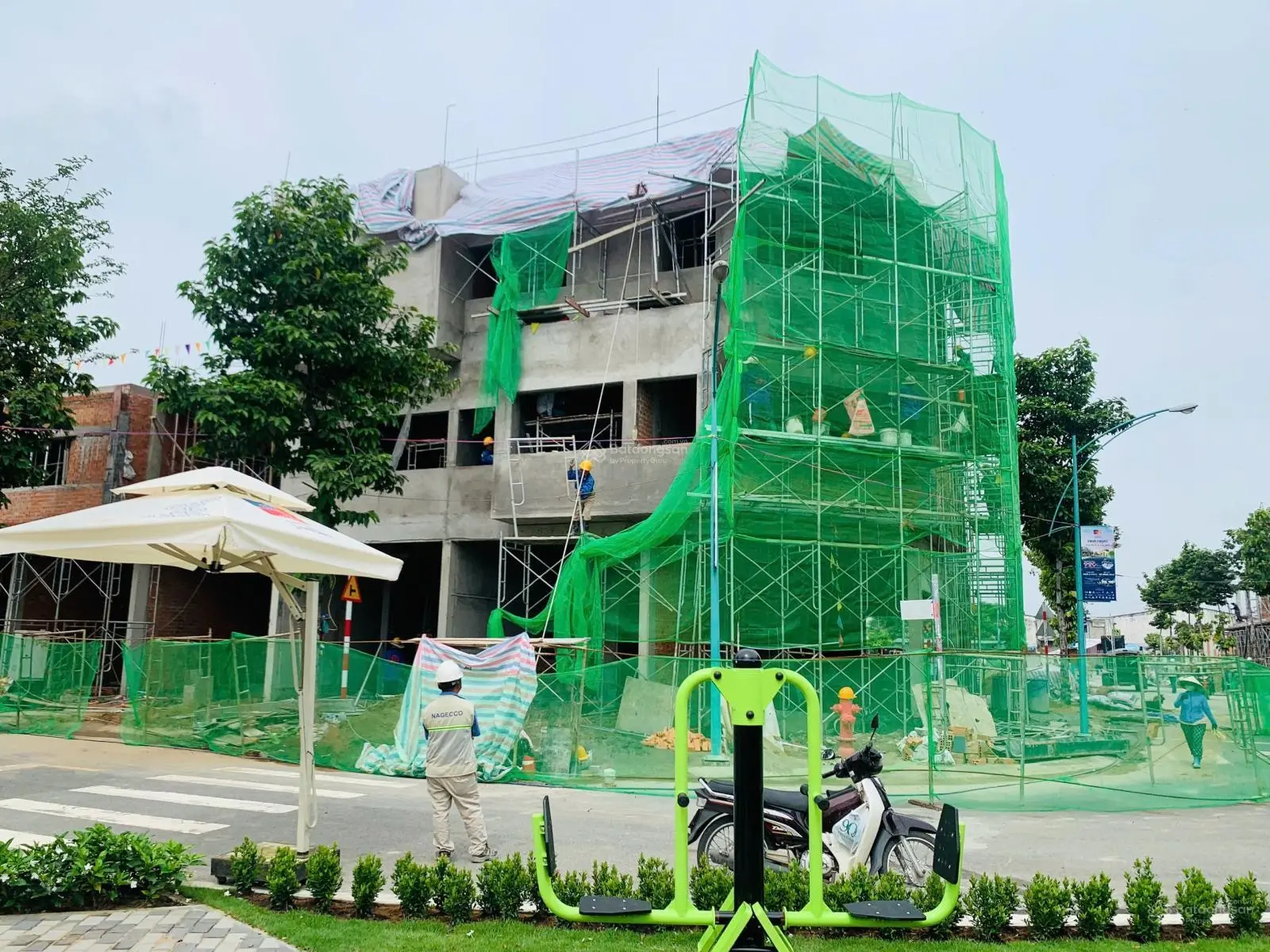 Nhà phố Bình Dương chỉ với 2 tỷ 900 sở hữu nhà hoàn thiện, đầy đủ tiện lợi, đường lớn, SHR