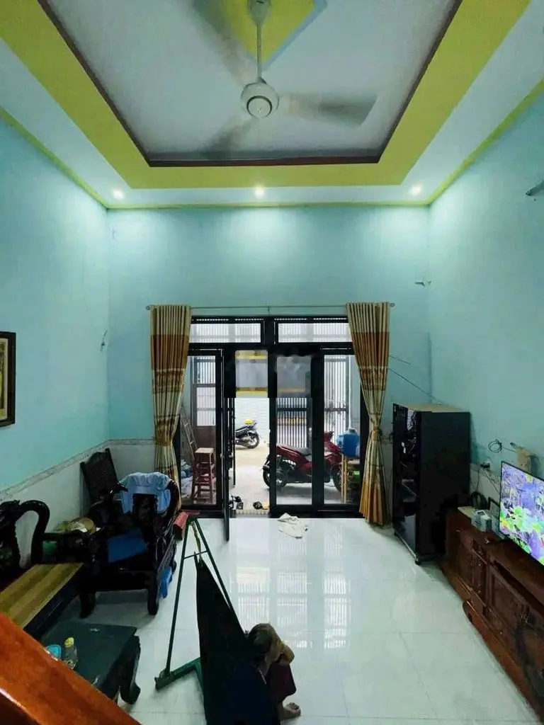 Nhà giáp TTHC Dĩ An sổ riêng full thổ cư, chợ trường xung quanh
