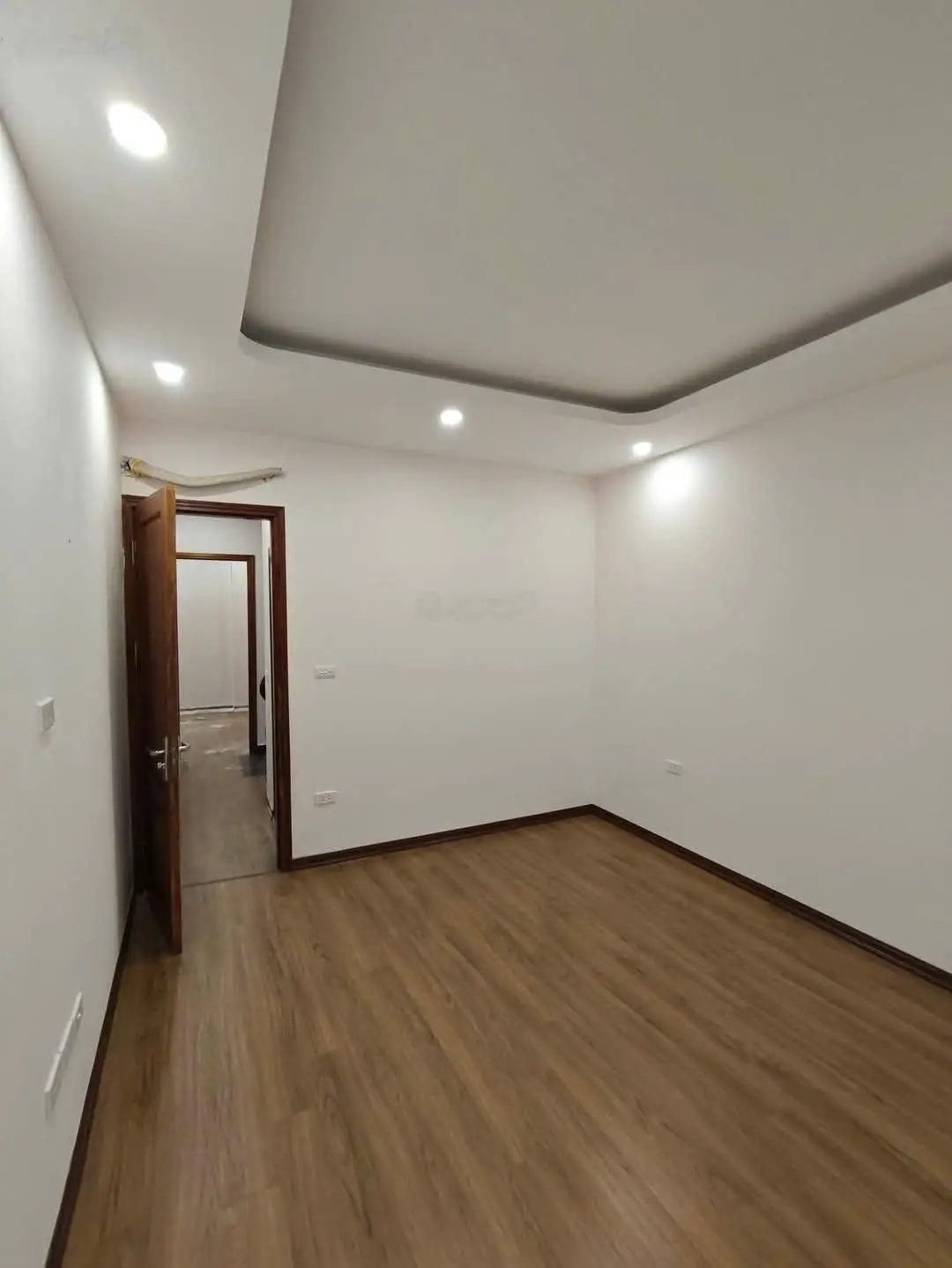 Bán nhà riêng 4 tầng tại Trung tâm quận Ba Đình, Hà Nôi. 20m ra hồ, 35M 4 tầng 8.5 tỷ.