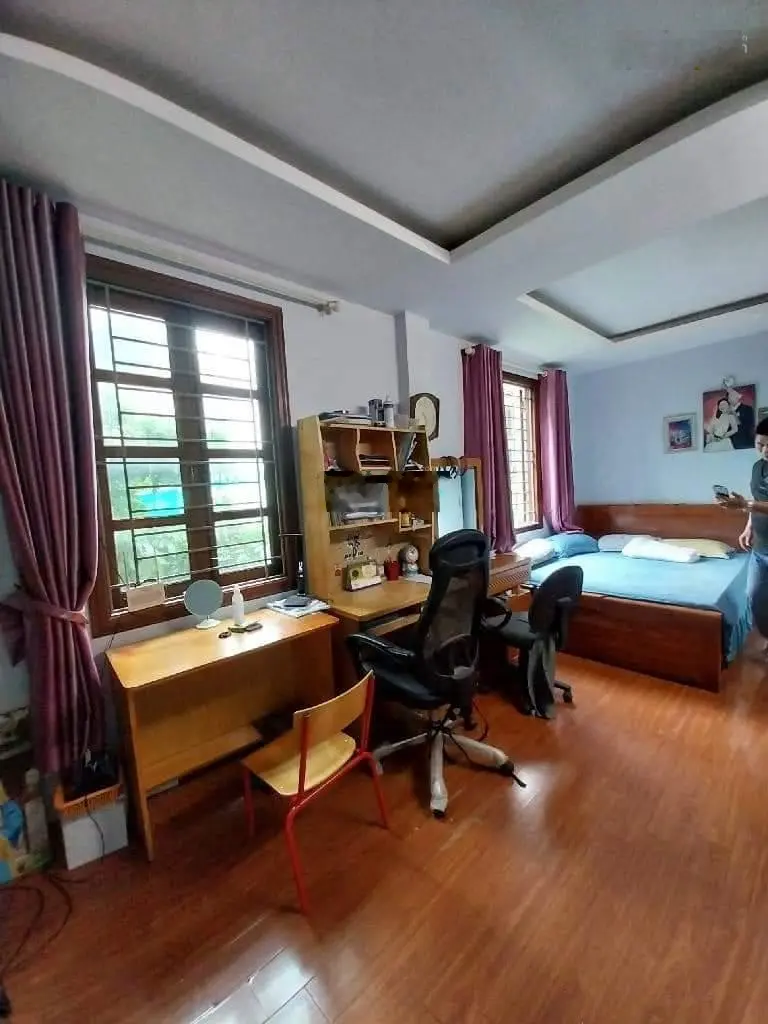 Nhà phố ngã tư Đại La, Bạch Mai, 40 m2, thoáng sáng 2 bên, dân xây, giá nhỉnh 5 tỷ