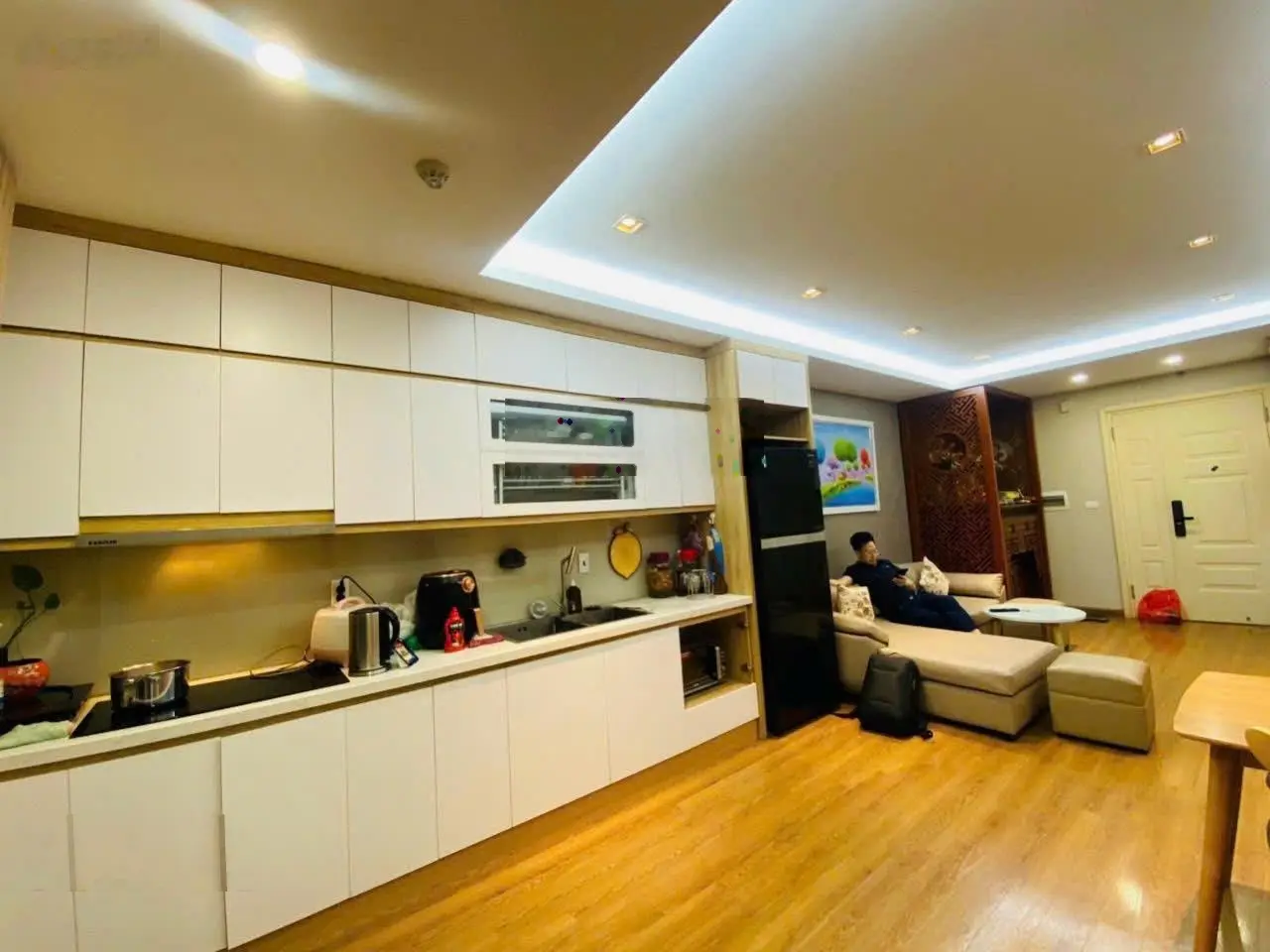 Gia đình tôi cần bán nhanh căn hộ siêu đẹp, tầng trung, ban công Đông Nam siêu thoáng mát. Duy nhất