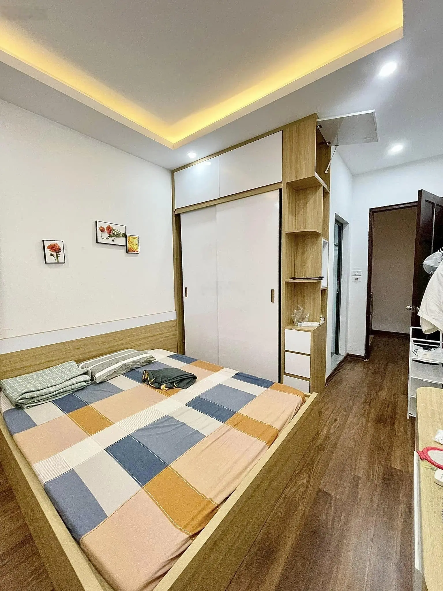 Chỉ hơn 4 tỷ 1 xíu-nhà giáp bát-4 tầng-30m ra phố-hm