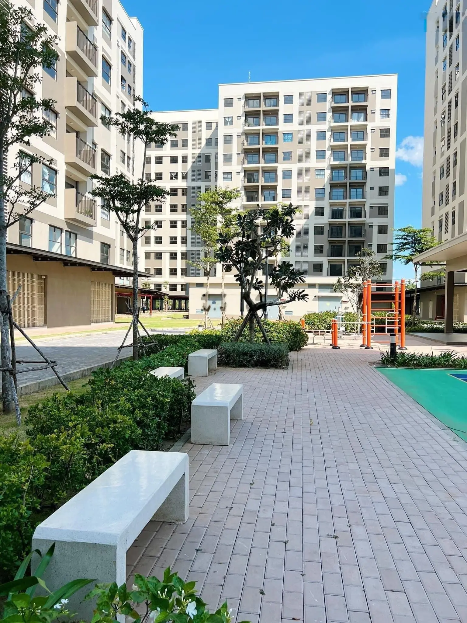 Bán căn 51m2 nhà mới hoàn toàn tầng 10 view đẹp giá full 1,1 tỷ. LH 0906 499 ***