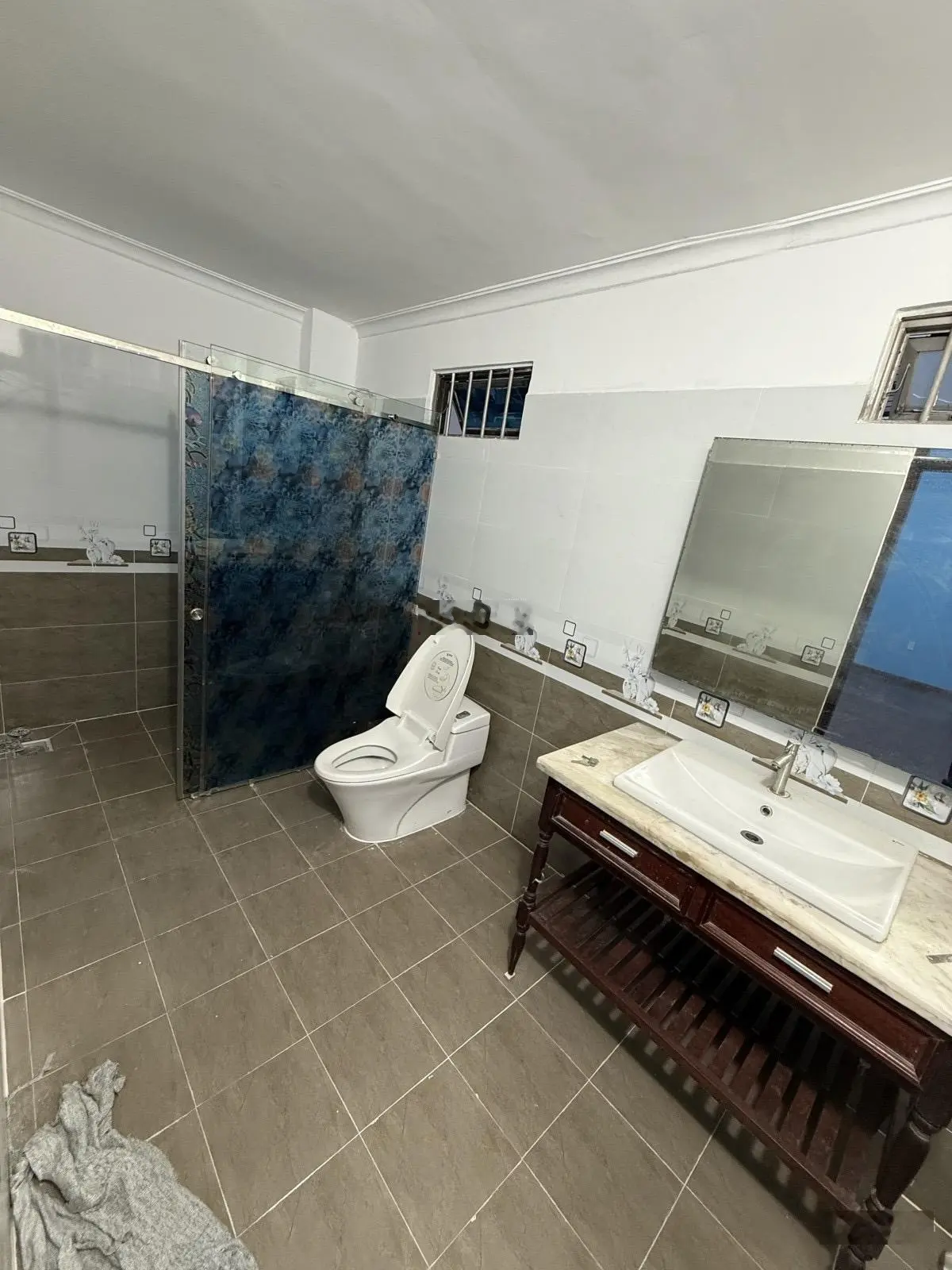 Giảm 6 tỷ - nhà Lạc Long Quân - 250m2 - 4 tầng