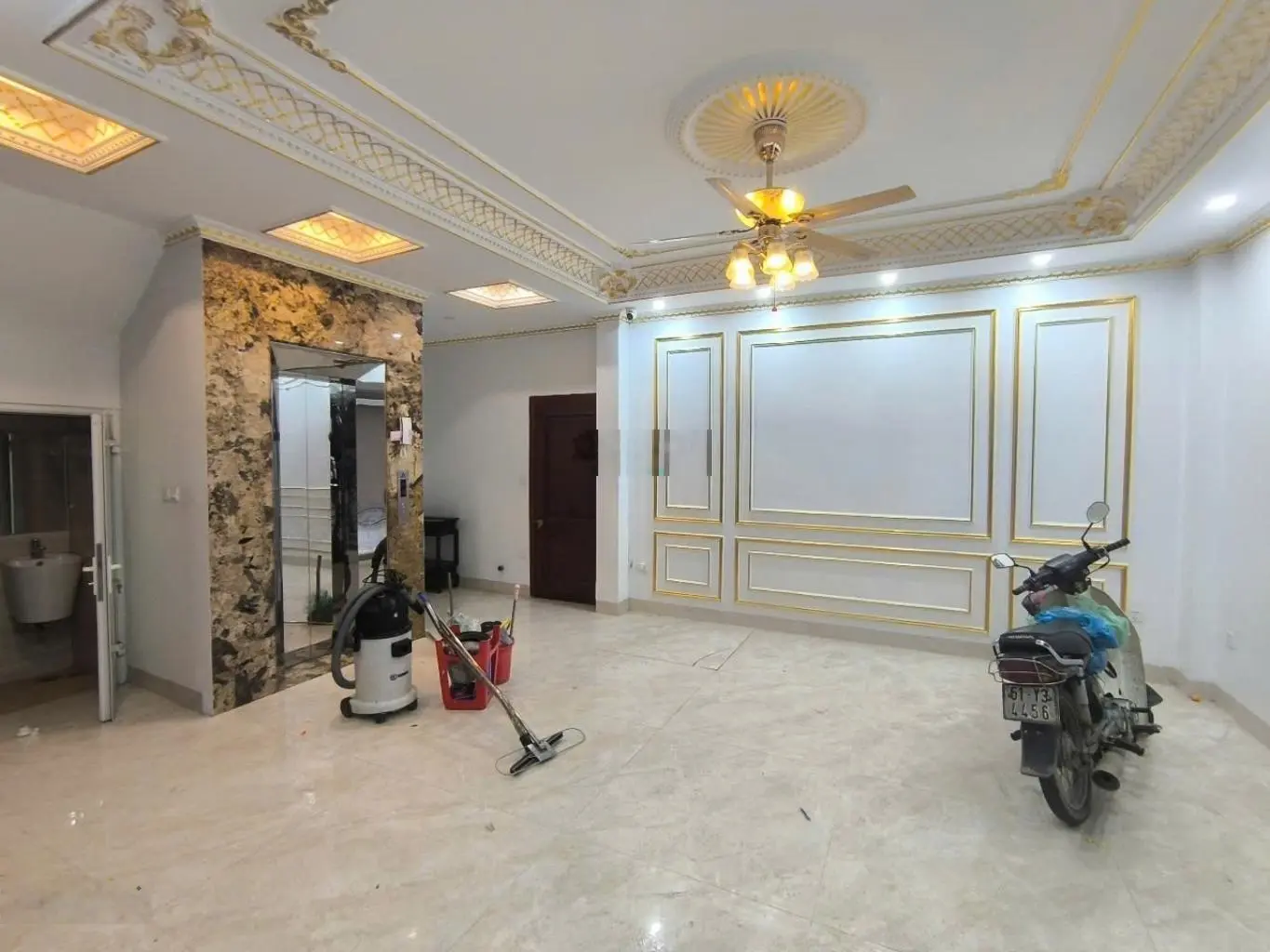 Bán nhà Tư Đình dân xây khu quân đội, nhà đẹp xuất sắc, thang máy full nội thất xịn sò, ô tô đỗ cửa