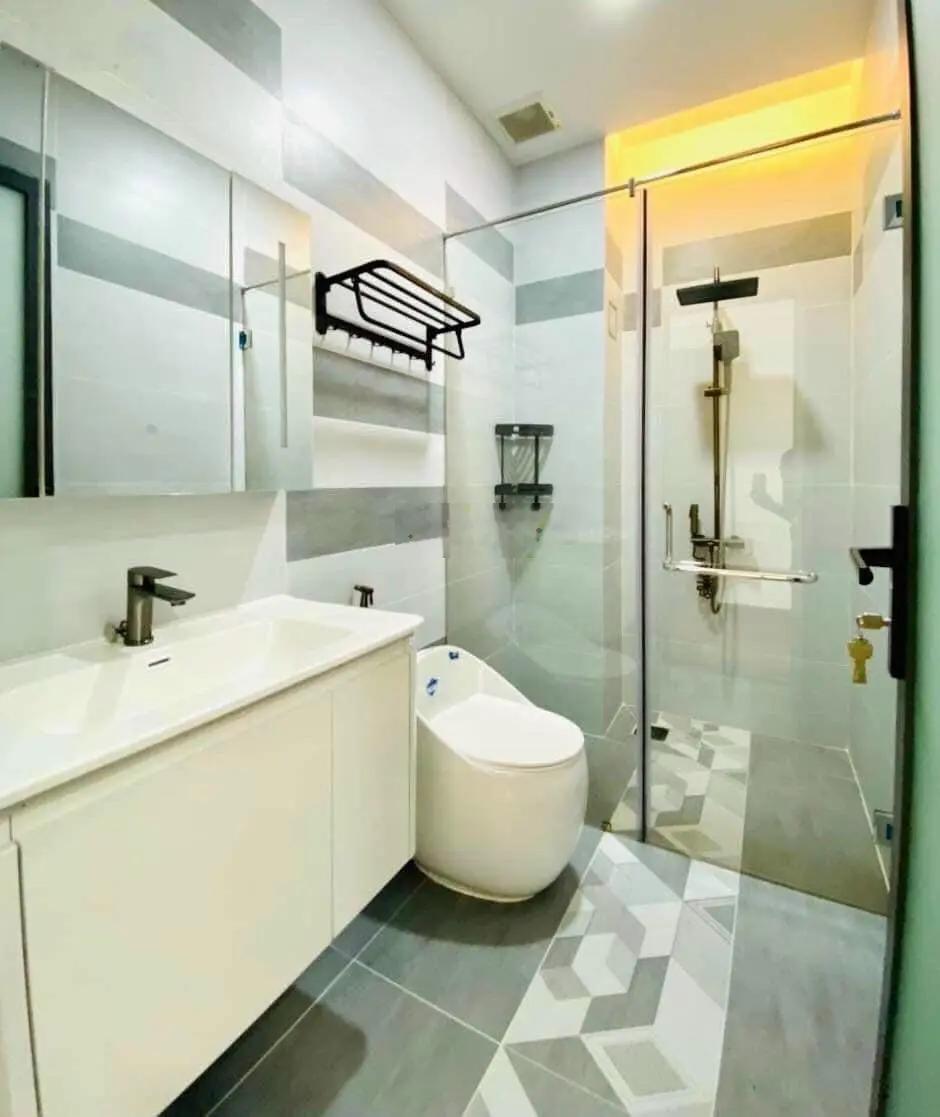 Định cư bán nhà hẻm xe tải Nhiêu Tâm - P5 - Q5. Giá 4Tỷ150/72m2 cho thuê 35Triệu Gần chợ Hoà Bình