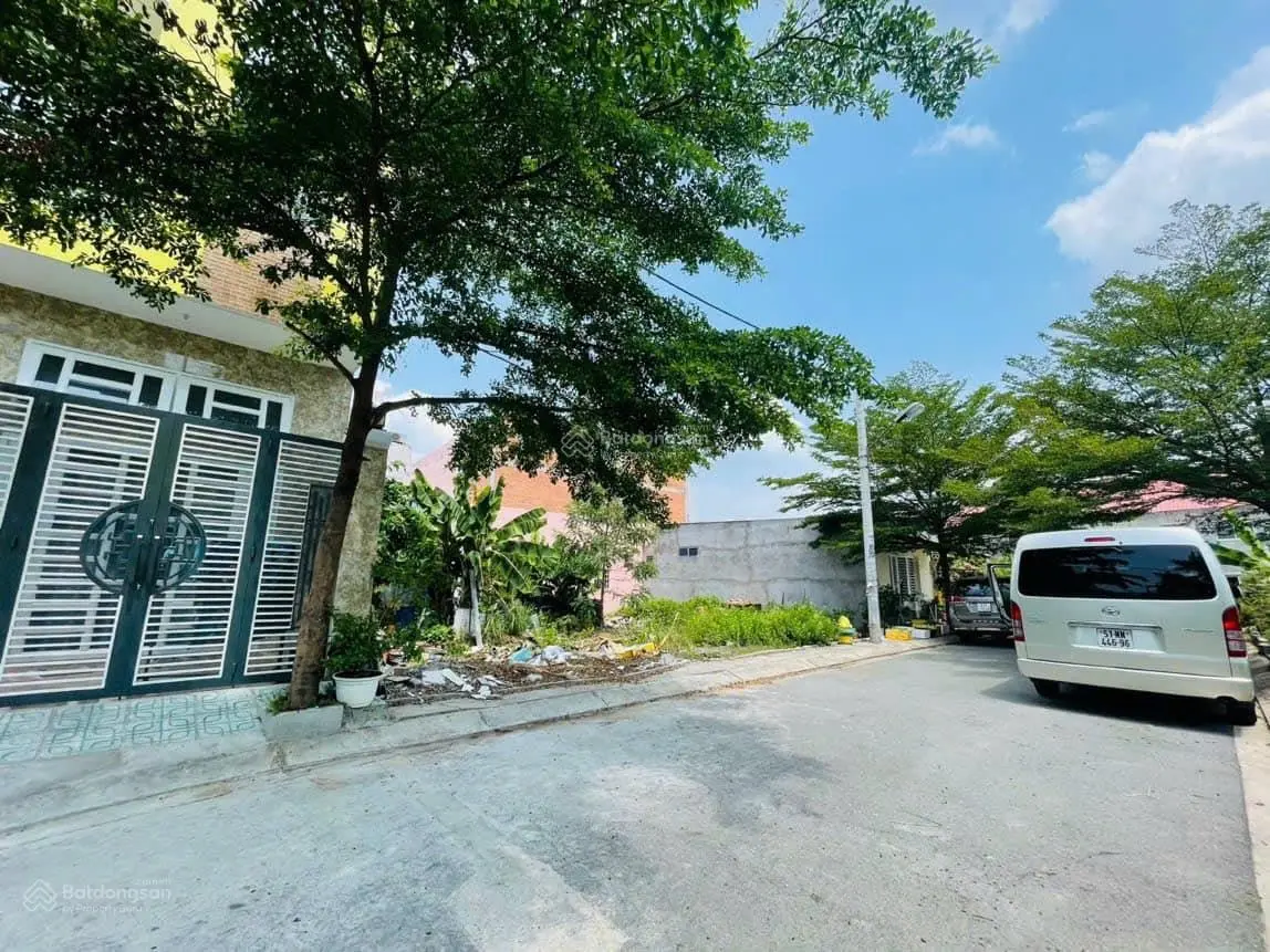 Bán lô đất 110m2 (8x13,5m) FULL thổ cư - đường nhựa 6m - sau lưng chợ đầu mối Thủ Đức