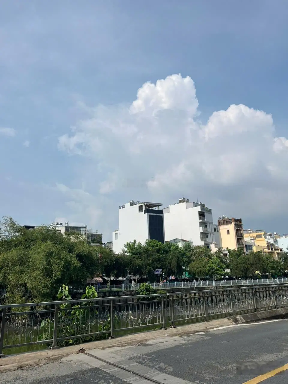 Cần bán mặt tiền kinh doanh 5,24 x 16m - siêu phẩm bulding giá tốt bất ngờ