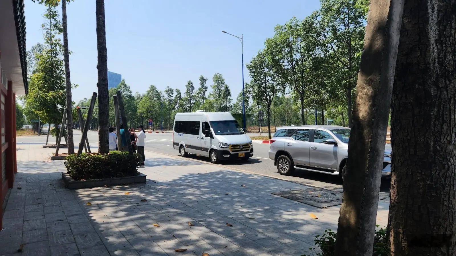 Bán đất mặt tiền 270m2 Phan Văn Hơn full thổ cư