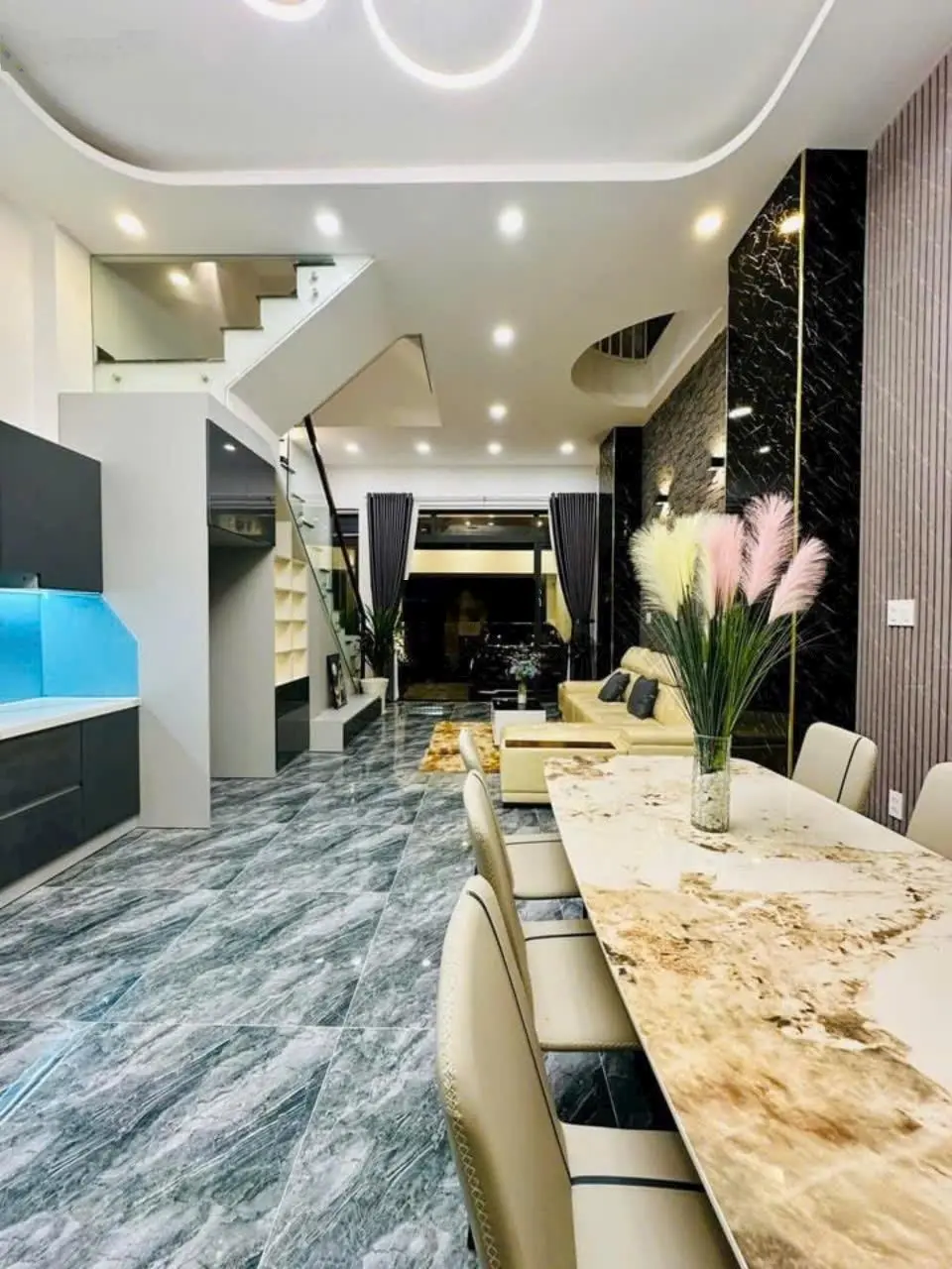 Nhà ngộp ngay bùi văn thêm p9 phú nhuận dt 45,6m giá 3 tỷ 980 hẻm 6m oto quay đầu thoải mái
