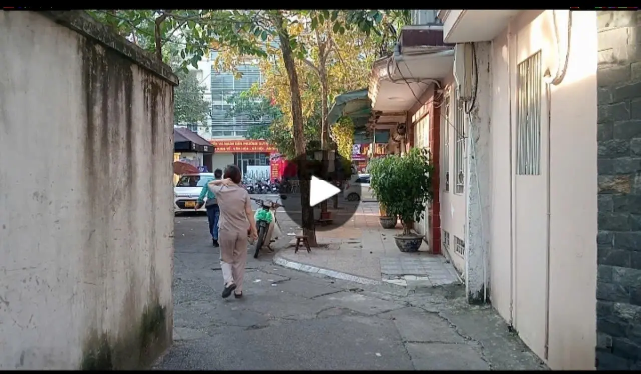 Chính chủ bán căn hộ tập thể tầng 1 tại phố Quỳnh Mai 68m2, giá 3,3tỷ