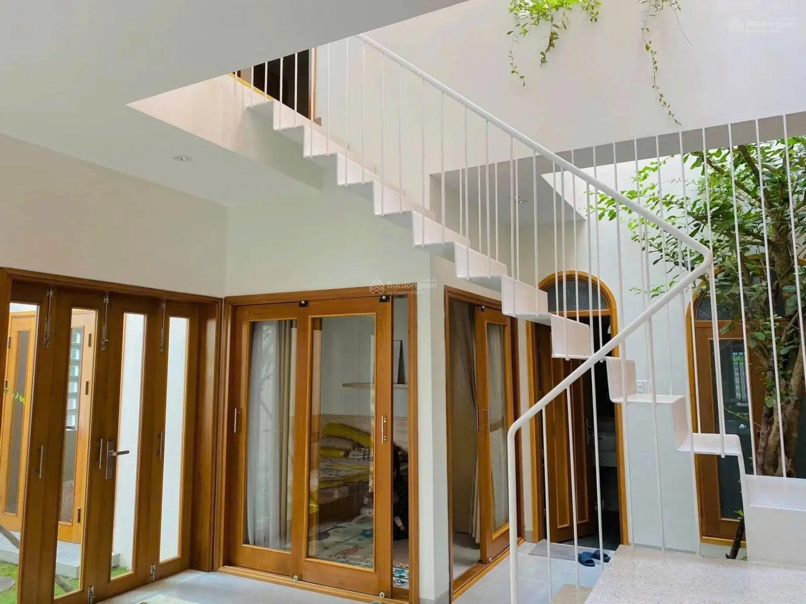 Siêu phẩm tầm trung đẹp không tì vết nằm ngay Lý Thái Tổ, Q10/ 3 tỷ 2/ 50m2 SHR. HĐT 14tr/th
