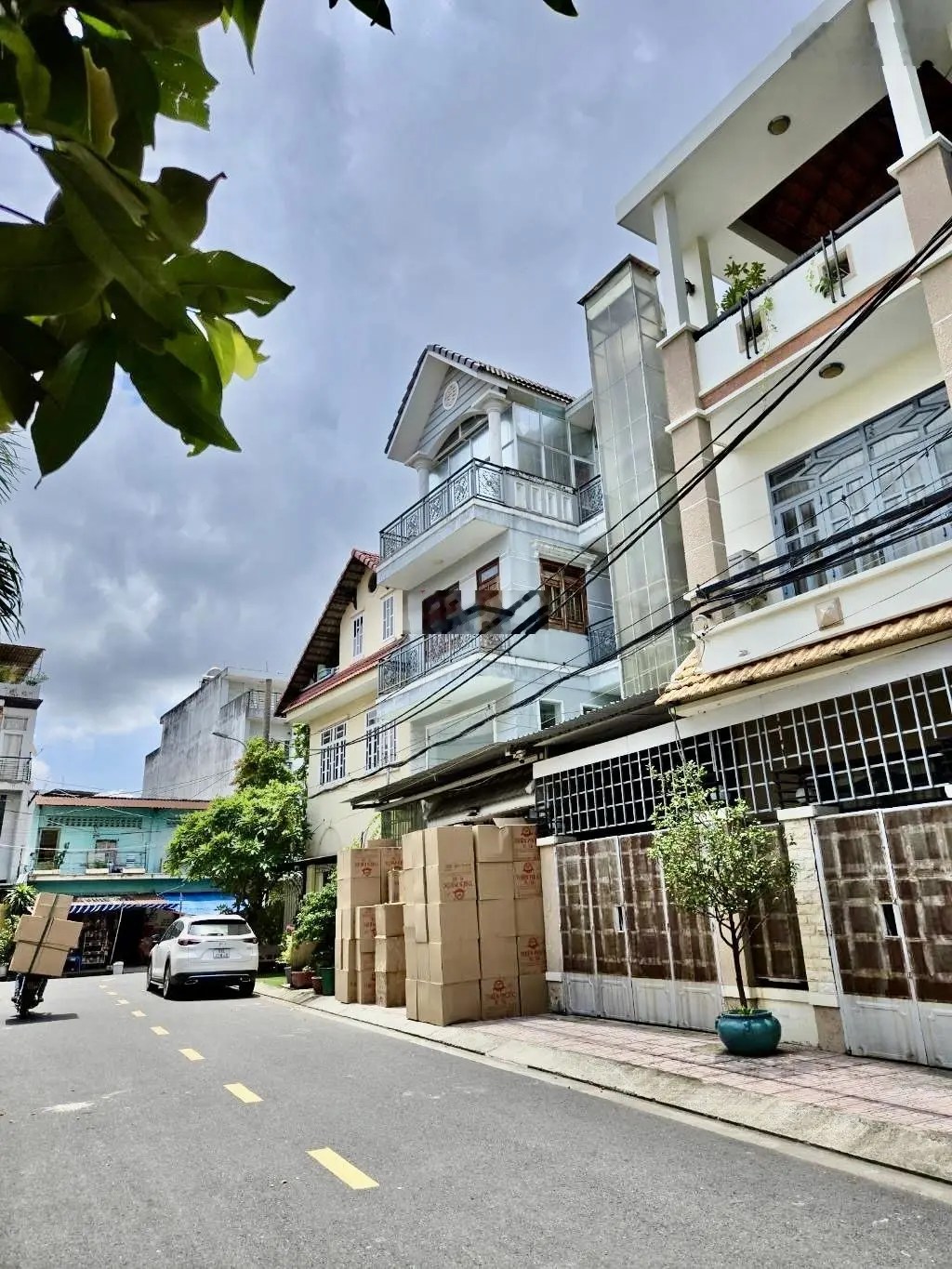 MTKD khu Tên Lửa, 8x12m, 4 tầng, 6 phòng ngủ, 4 vệ sinh, đường nhựa 12m thông thoáng sạch sẽ