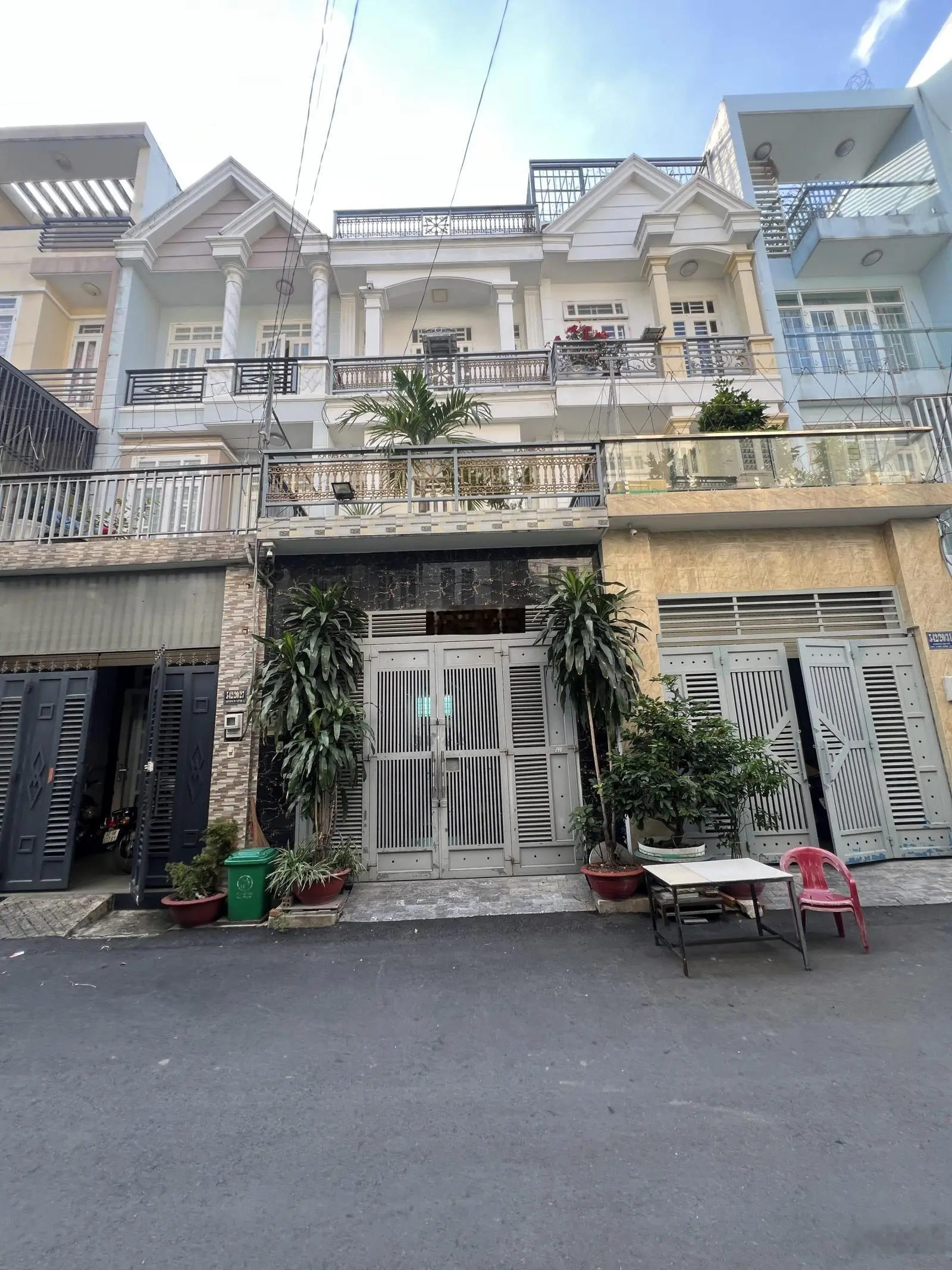 3 tầng BTCT, 60m2(150m2 sàn), ngay chợ Đông Quang, đường nhựa 8m, 100m ra Nguyễn Ảnh Thủ