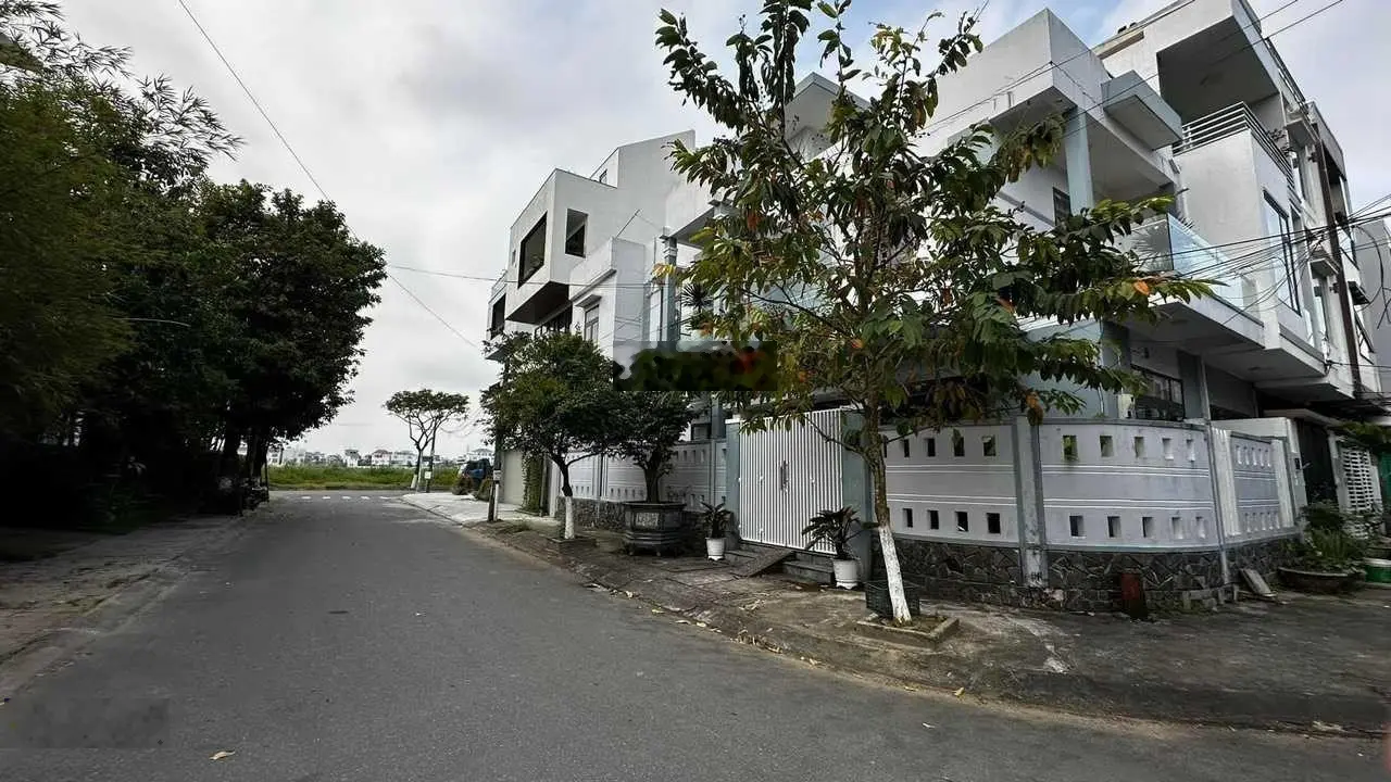 Chủ cần bán gấp lô đất biển đường Đặng Vũ Hỷ giá sụp hầm Lh: 0942 776 ***