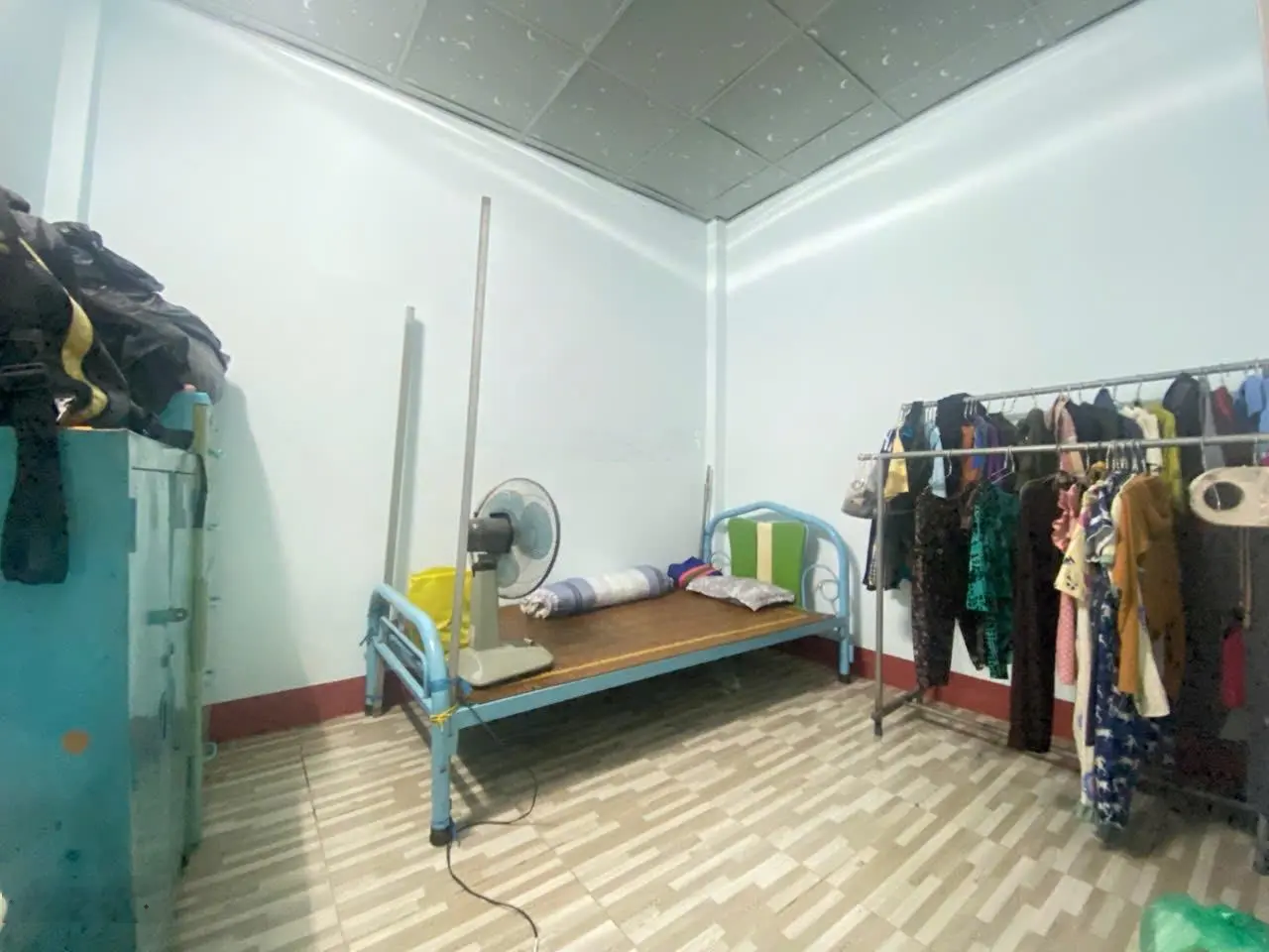 Cần bán gấp nhà đường kênh trung ương sạch sẽ thoáng mát giá siêu rẻ