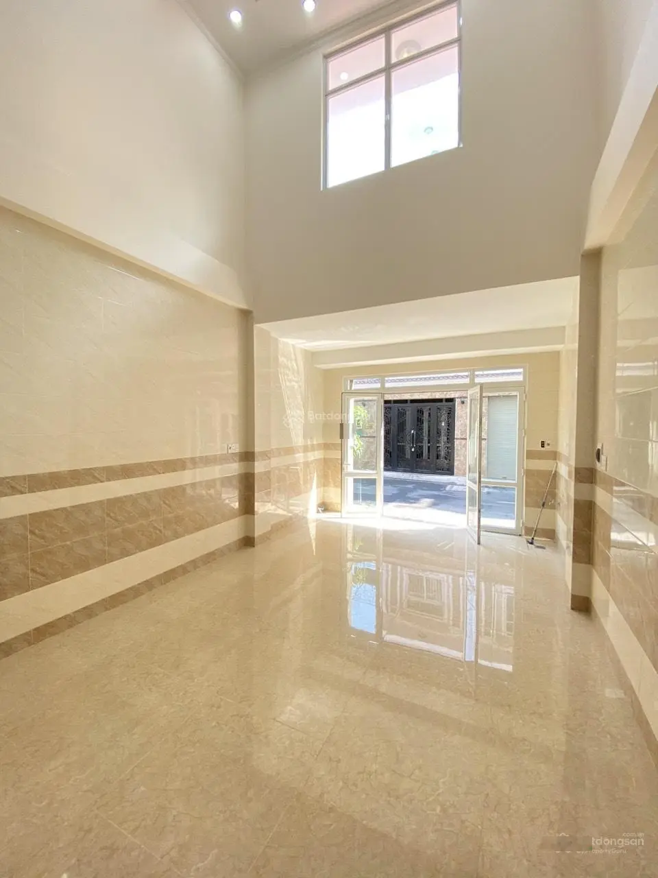 Nhà mới 100% , còn 2 căn khu đồng bộ sát quốc lộ 13 , giá tốt 7 tỷ tl