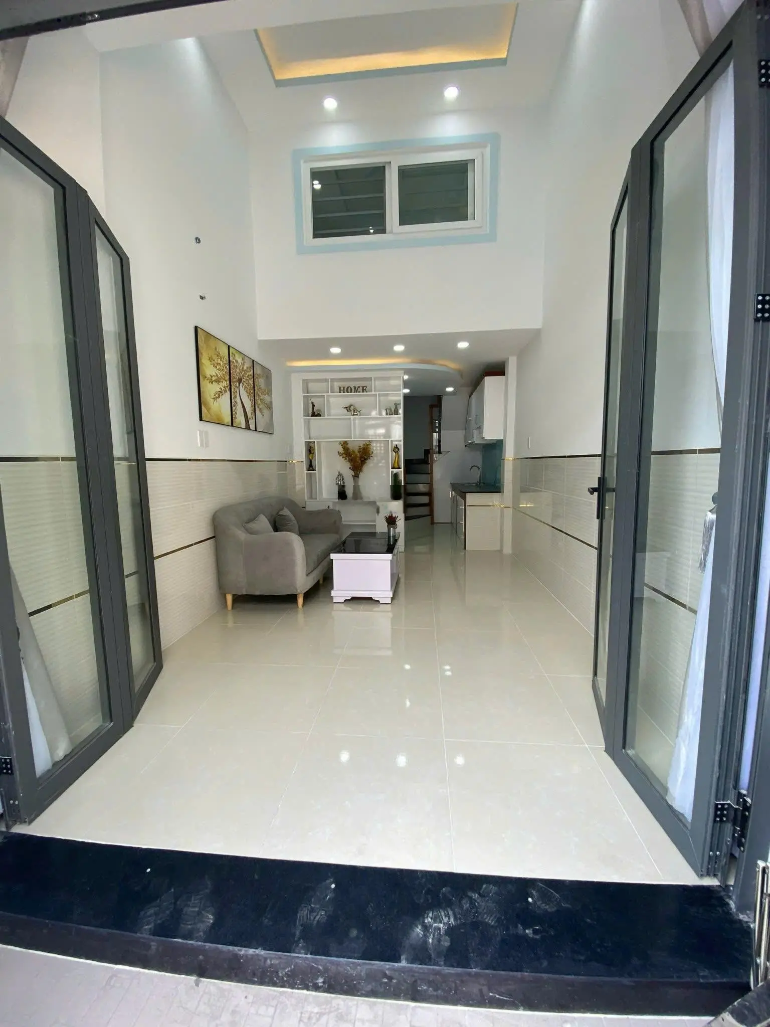 Chủ kẹt tiền cuối năm cần bán Gấp nhà như hình chỉ 1 sẹc xe hơi đậu trước cửa
