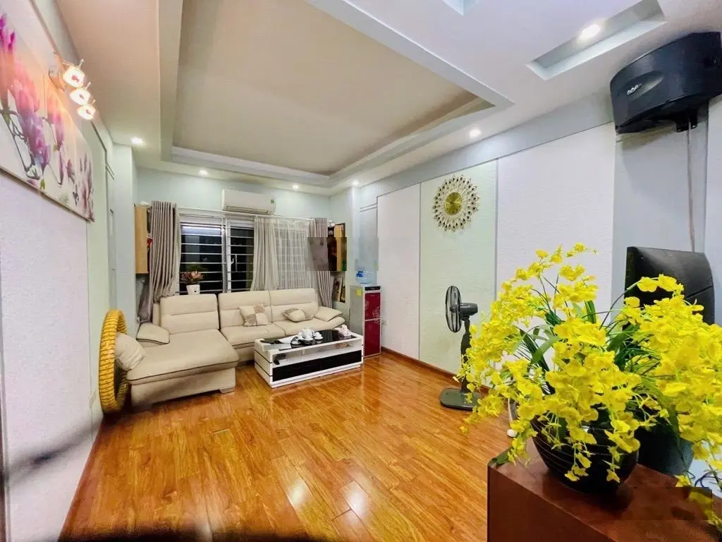 Hiếm - bán nhà phố Kim Đồng - ngõ rộng - nhà đẹp - thang máy - ô tô đỗ cửa - ở cho thuê rất tốt