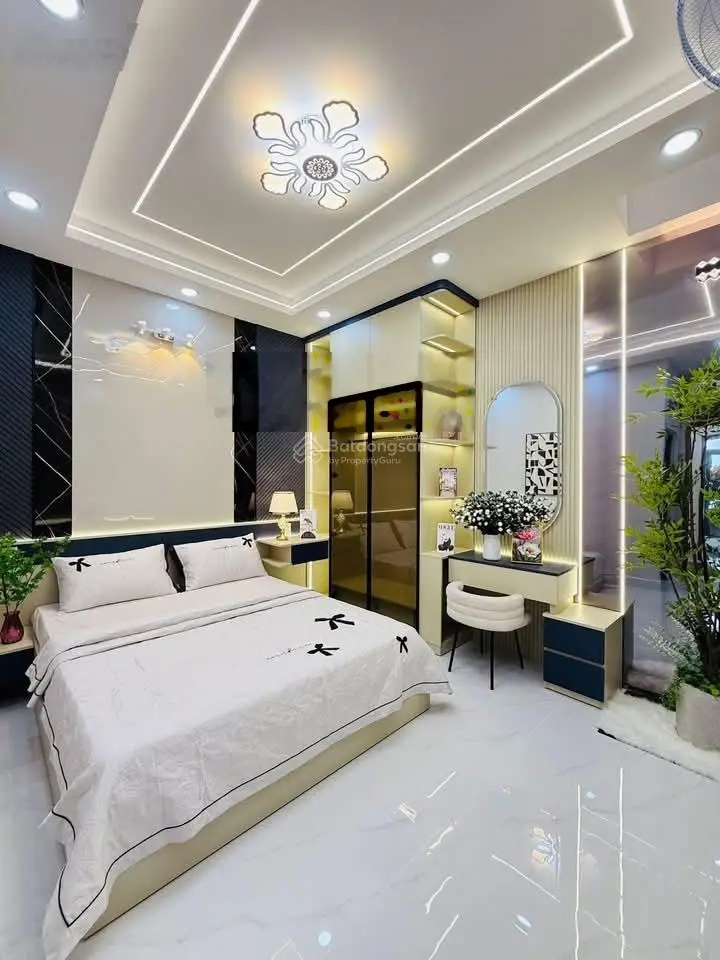 Bán gấp nhà 1/ Lê Thị Bạch Cát , P11 , Q11. DT 114m2 giá 4 tỷ 9.Sổ hồng riêng