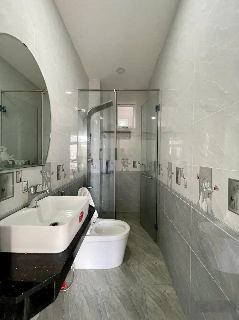 Vợ chồng tôi bán nhà Điện Biên Phủ-Q10, gần Vincom 3tháng2. Giá 3tỷ970/86,6m2 đang cho thuê 28triệu