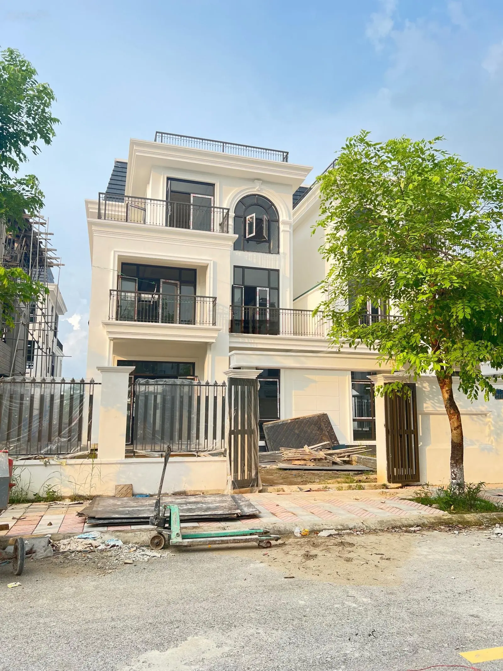 duy nhất căn biệt thự BT6 giá đầu tư diện tích 300m xây 3.5 tầng tại Hud Mê Linh.