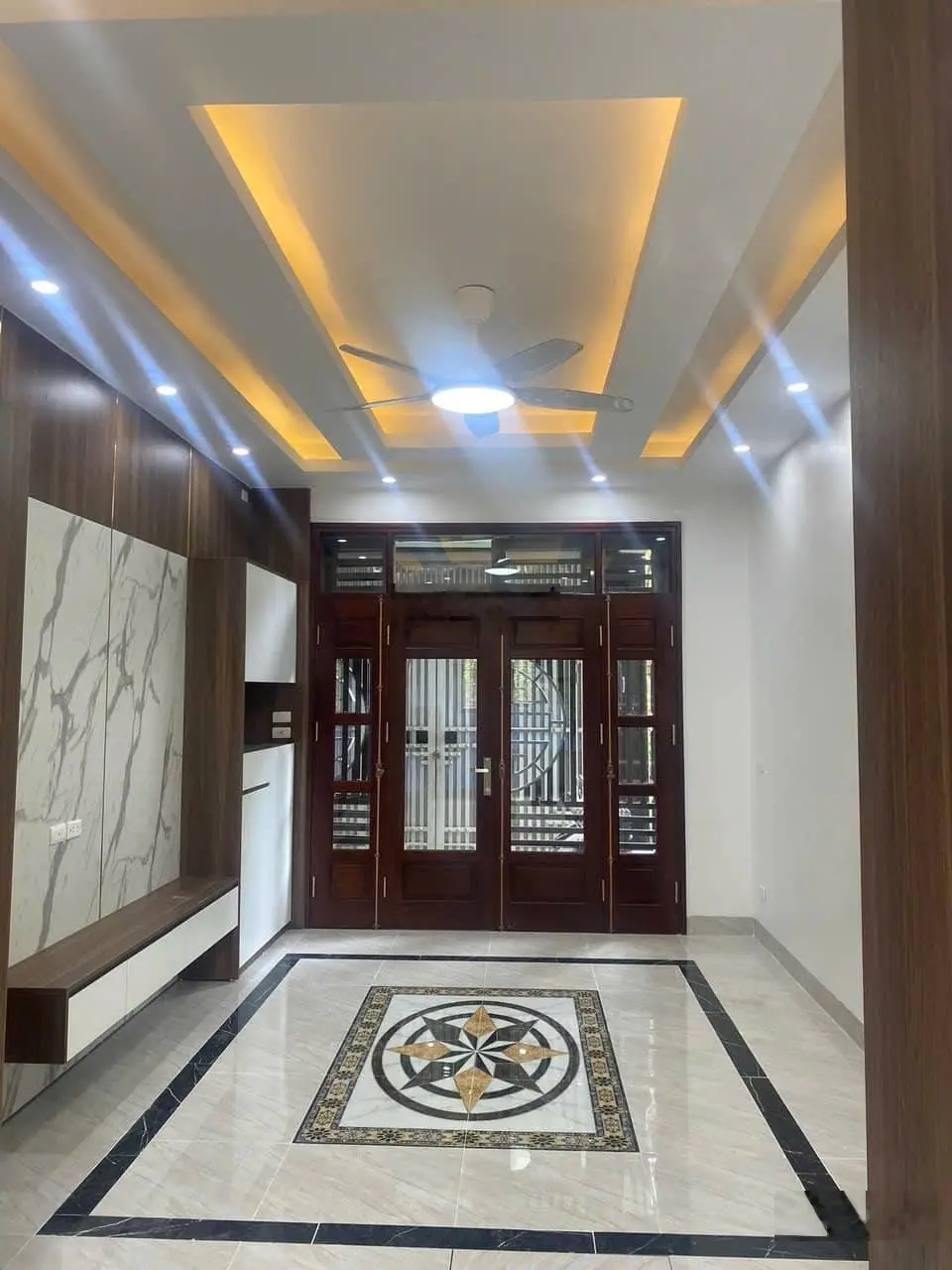 Nhà đẹp mới tinh,đường oto vào thoải mái ,gần trường học các cấp và ủy ban xã.dt 43m