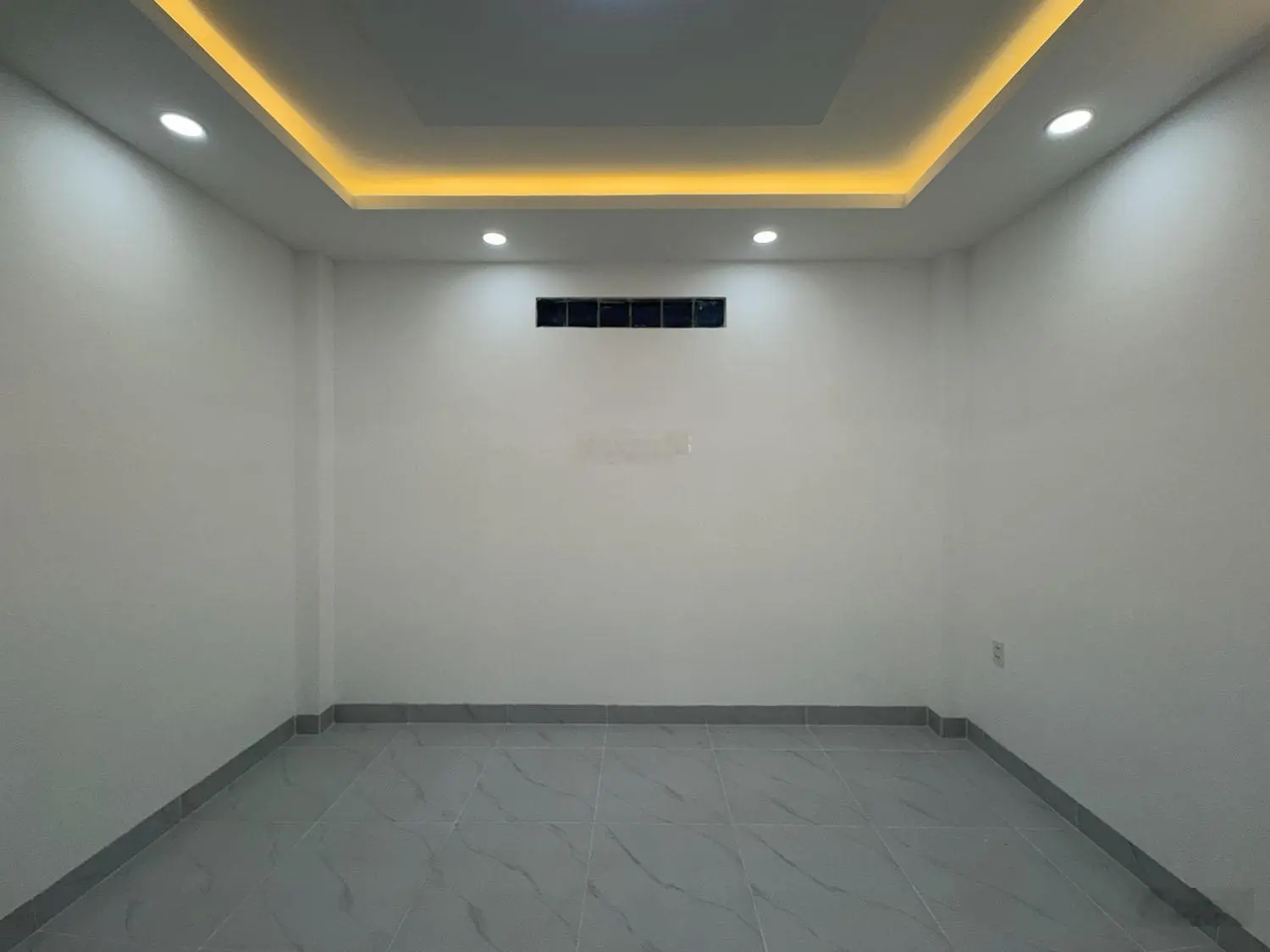 Tuyệt phẩm đẹp lung linh 3 lầu (4mx12m=48m2 vuông vức) mới 100% hẻm xe hơi khu VIP Hồ Xuân Hương