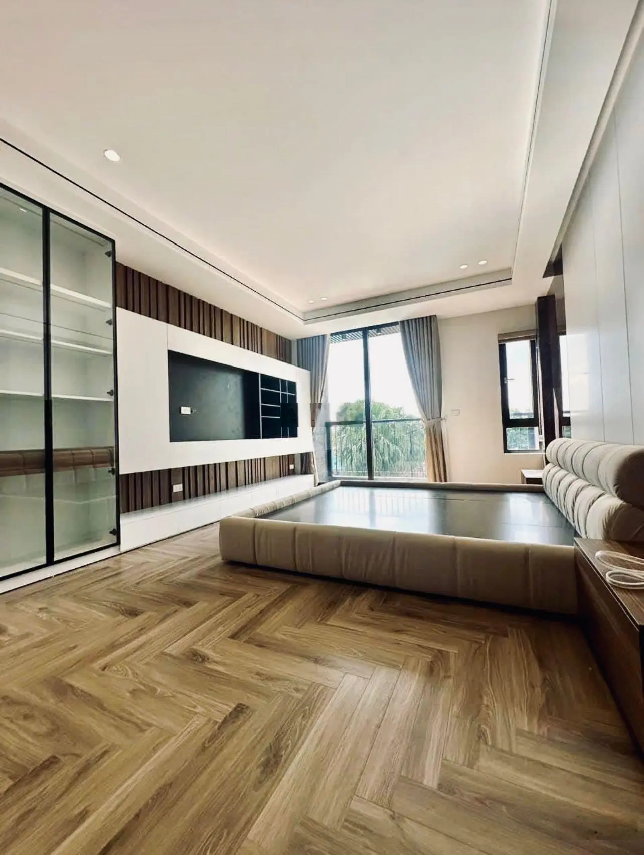 Giảm sốc 1 tỷ bán nhà bồ đề ô tô thang máy 65m2 6 tầng để sang ở biệt thự Riverside trong tuần này