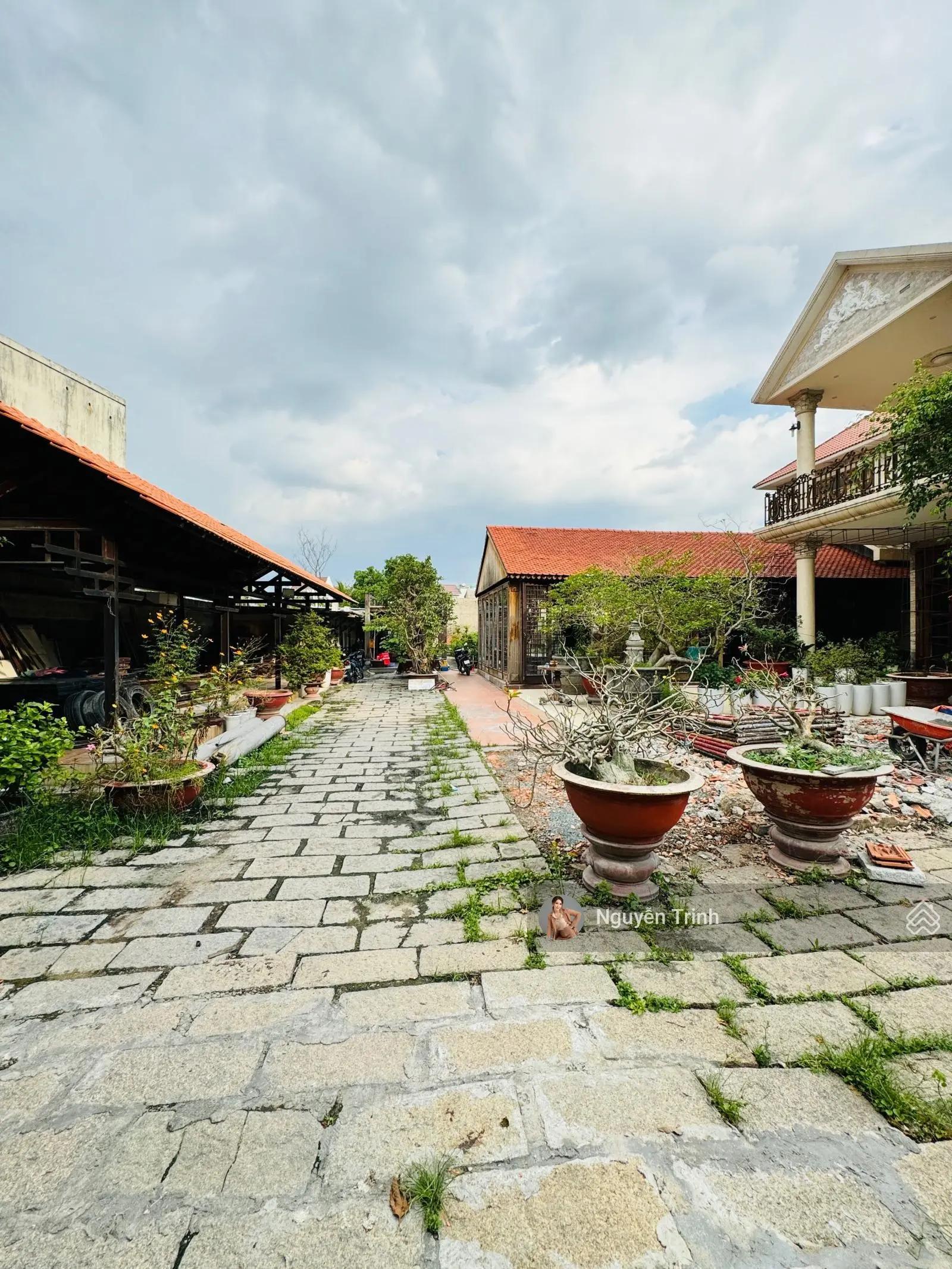 Bán gấp nhà biệt thự gỗ có view hồ, cây cảnh thoáng mát ngay MT Vành Đai, ngang 10m, Hơn 50Tr/m2