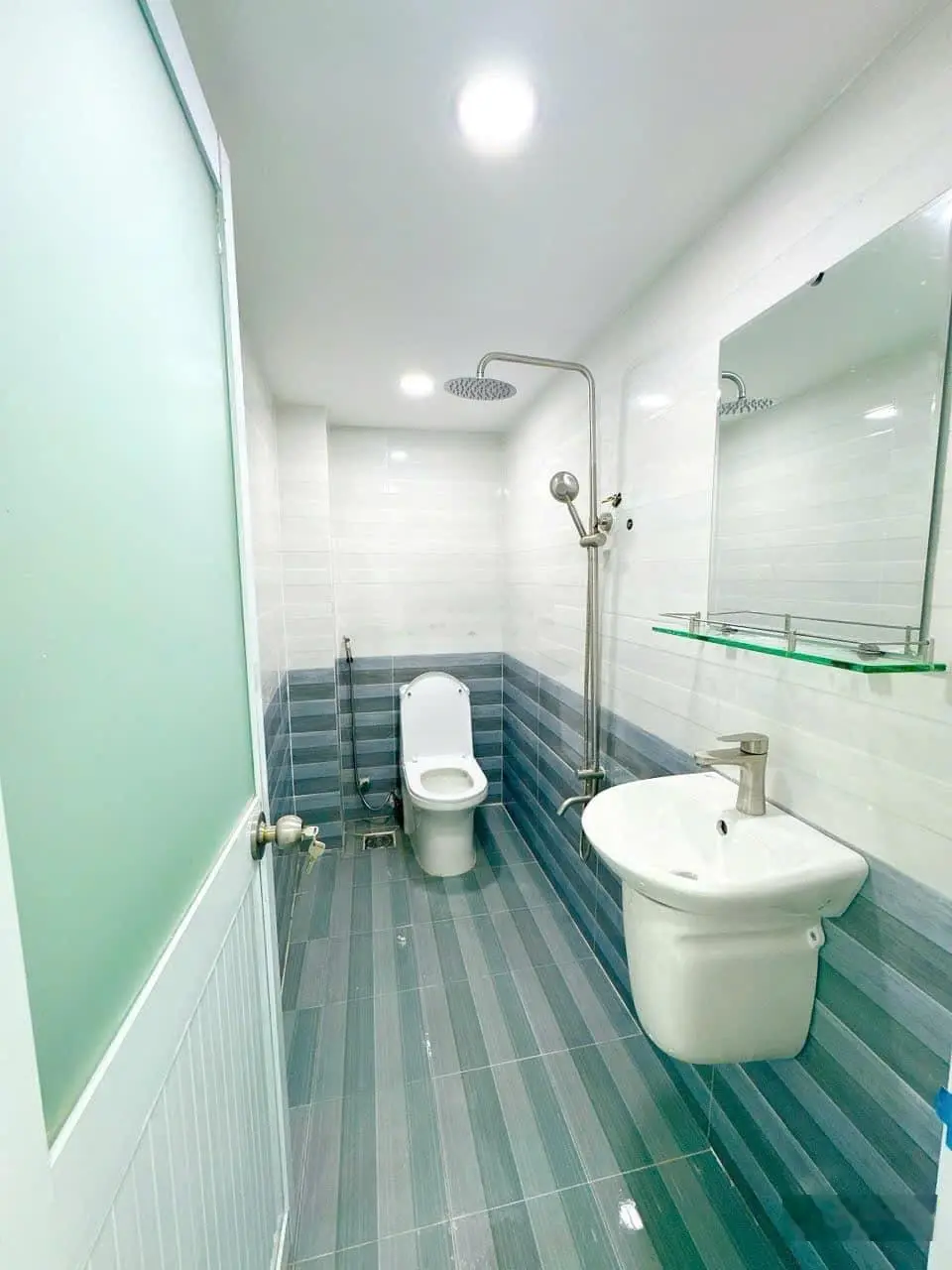 Hot bán gấp nhà riêng Hương lộ 2, Bình Tân 42m2, 3 tầng 3PN hẻm xe hơi ngay ngã tư 4 Xã, chỉ 3 x tỷ