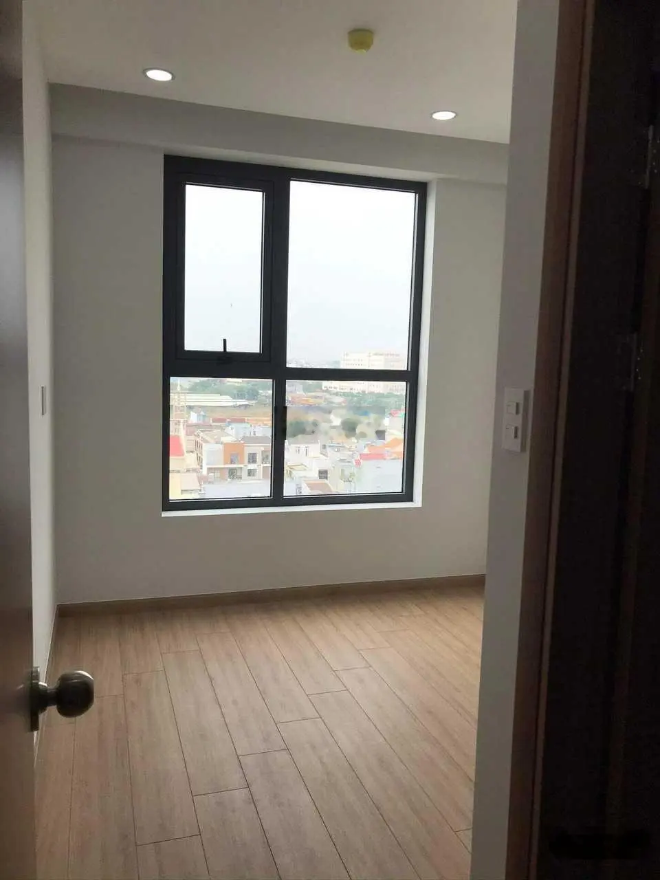 CHỦ CẦN TIỀN CHO CON ĐI DU HỌC bán gấp căn hộ Bcons Green View 2PN - 2WC 1tỷ650 bao thuế phí.