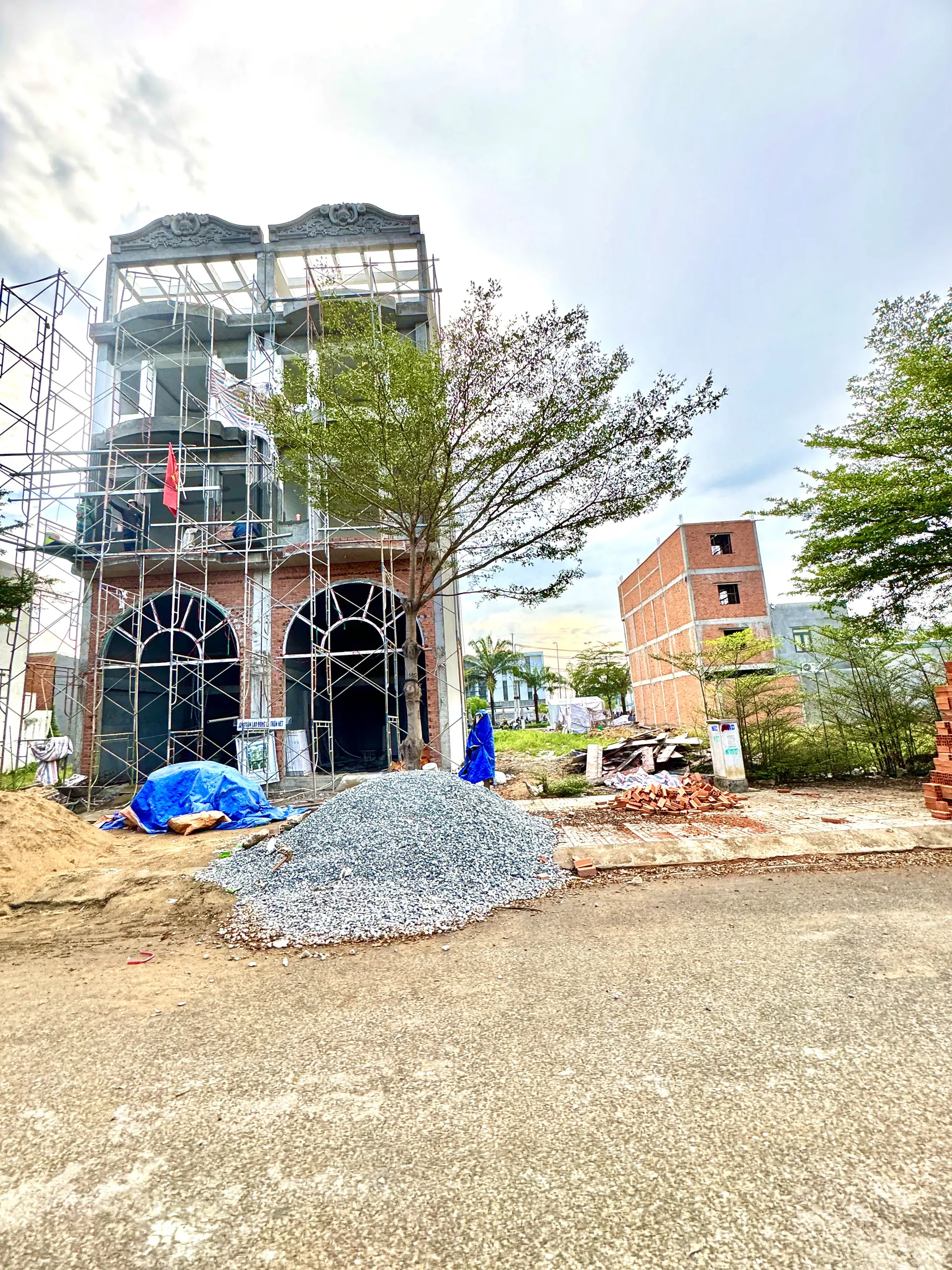Bán gấp nên 6x17,5m view hồ kdc Tân Đô giá chủ bán 2tỷ4 sổ hồng riêng