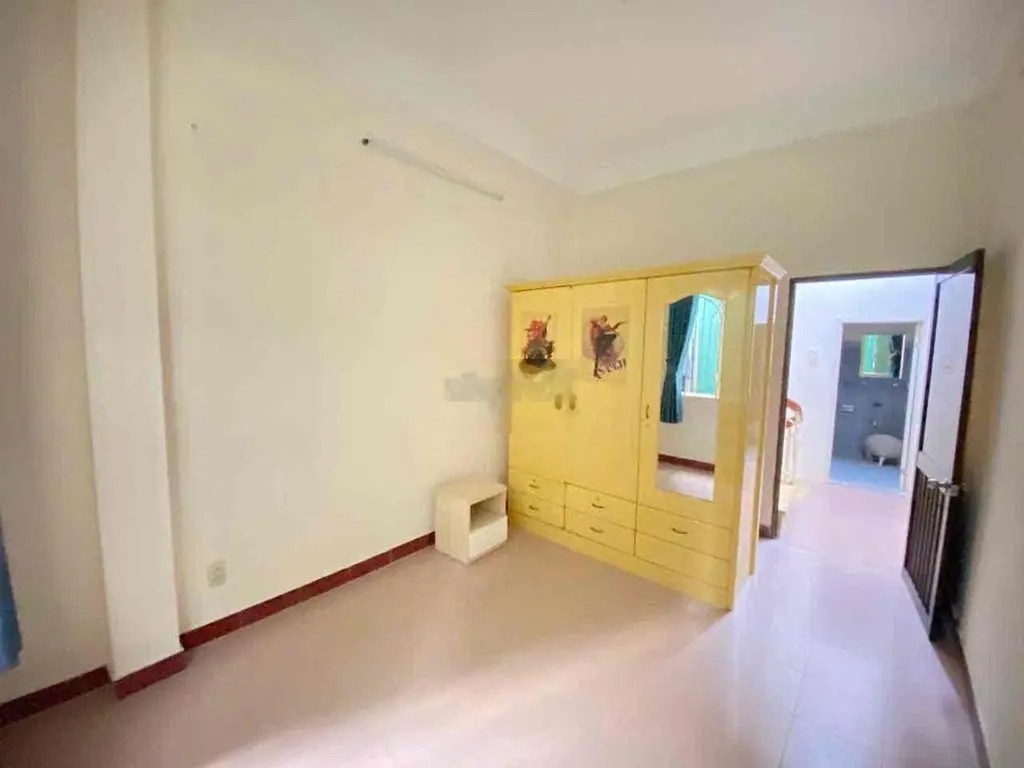 Kẹt Tiền Bán gấp - Nhà Đinh Tiên Hoàng / 5 Phòng Ngủ - Cho thuê 25Tr