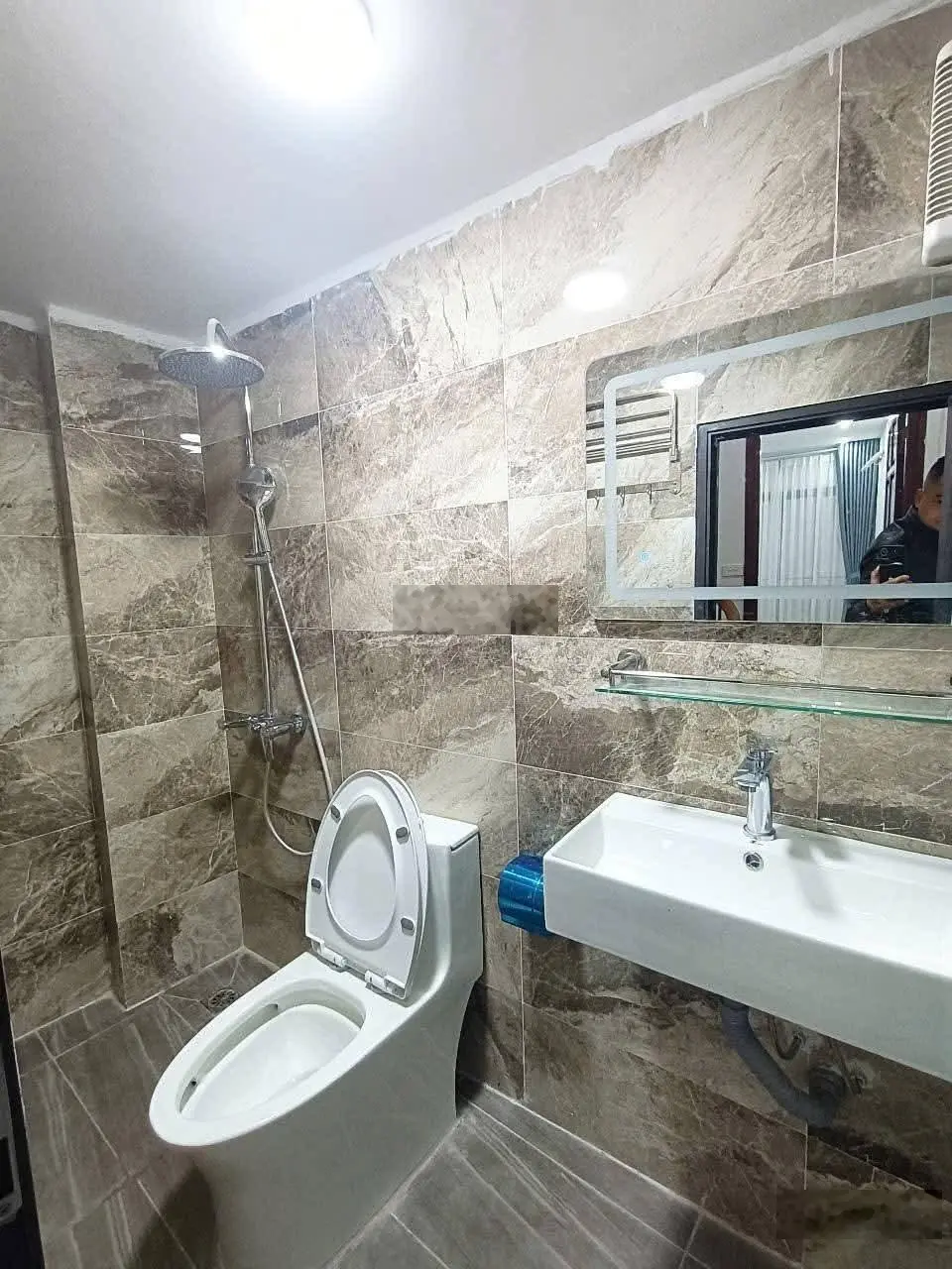 Chợ Khâm Thiên, Đống Đa. DT 28/30m2 x 4 tầng, MT 3m, giá 4,98 tỷ.
