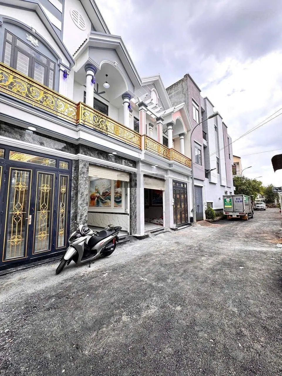 Bán nhà mới lầu mới xây hoàn công