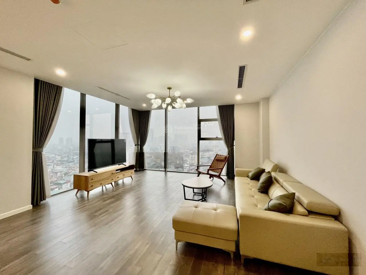 Chuyển nhượng căn hộ DT 92m2 thiết kế 3 ngủ toà The Nine- 9 Phạm Văn Đồng, sổ đỏ, full đồ bàn giao.