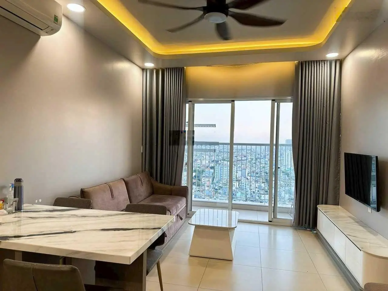 Không nhu cầu ở cần bán gấp CC Oriental Plaza DT 106m2 3PN lầu trung giá 3.7 tỷ Lh : 0901 416 ***