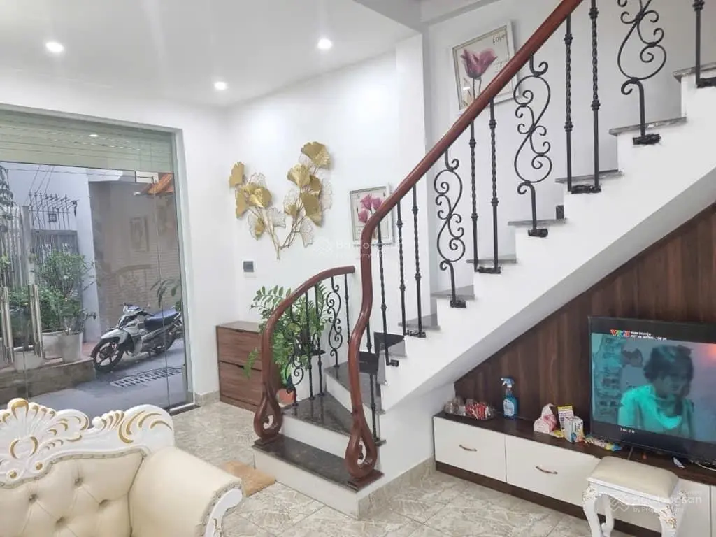 Bán nhà PHƯƠNG MAI - ĐỐNG ĐA - HÀ NỘI, DT: 45m2 x 4 Tầng- MT: 4,1m / Giá : 9,5 Tỷ