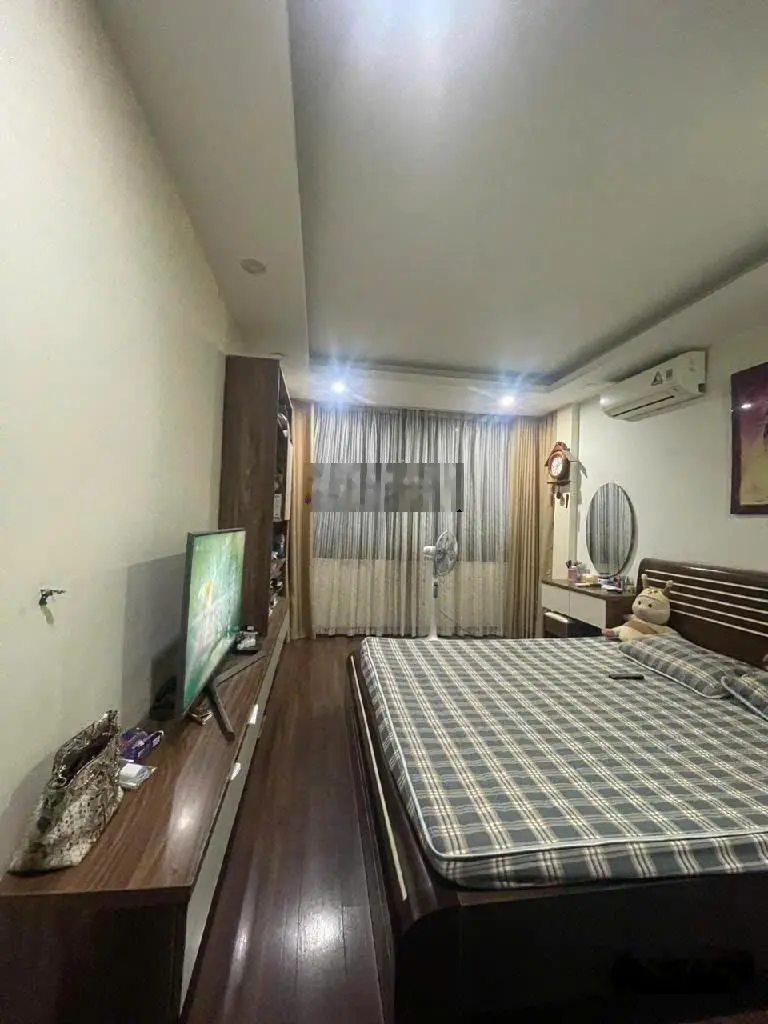 Cần bán nhà Đội Cấn, vị trí đẹp thông thoáng gần phố. 42m2 5tầng