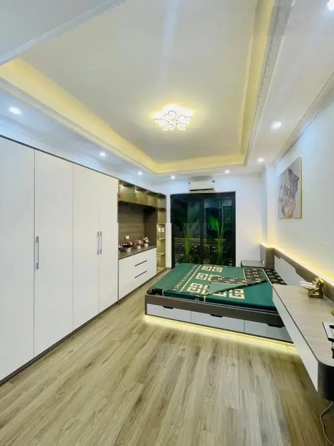Bán gấp!!! Nhà đẹp phố Nguyễn Khánh Toàn 39m*5T*4m MT - gần phố - nội thất xịn - ngõ nông - hơn 6T
