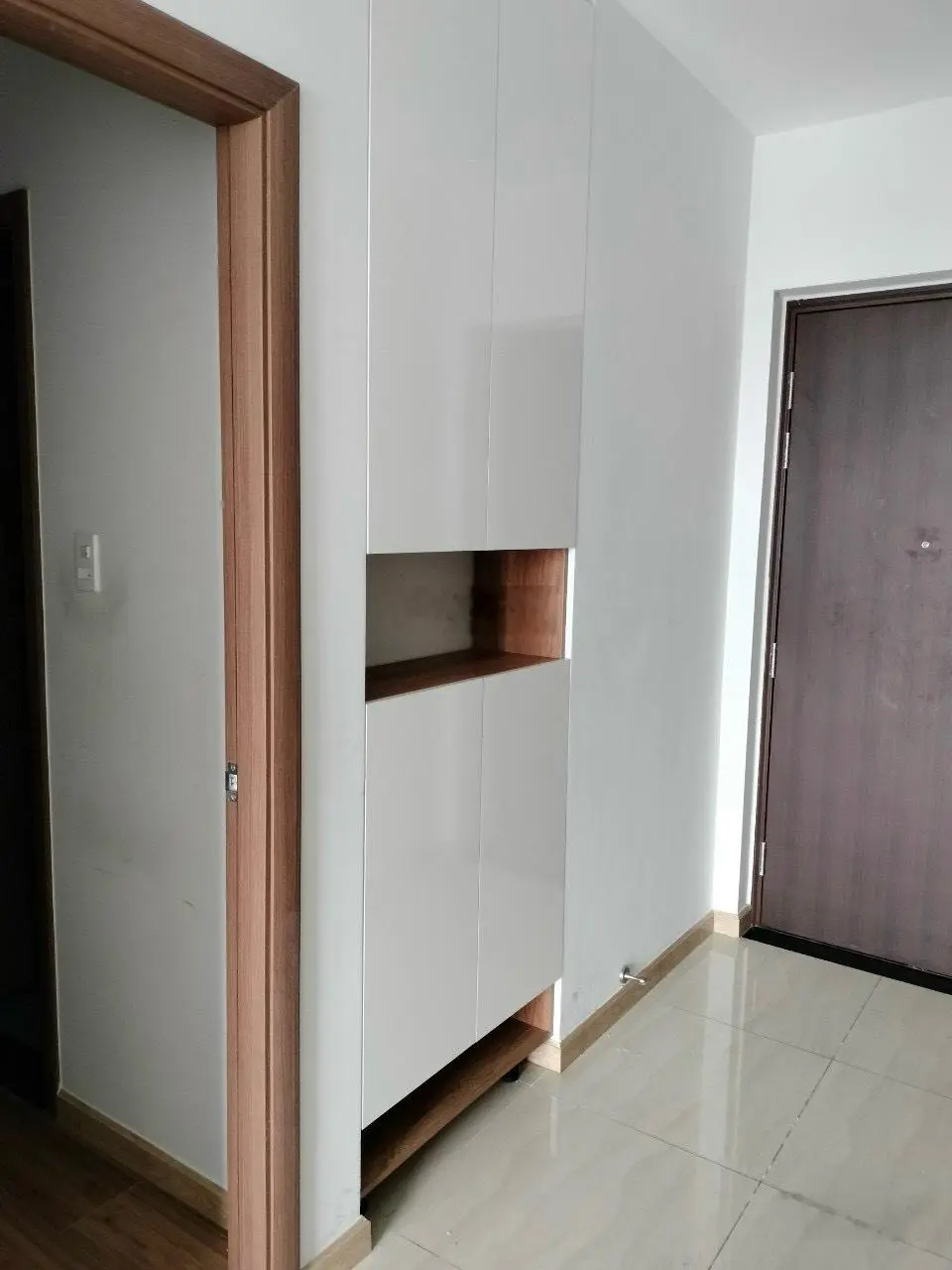 Chính chủ cắt lỗ 100tr, Bán căn 2PN2WC full nội thất. Bcons garden. 57m2, giá 1ty530 trọn sổ