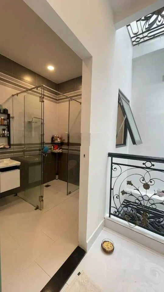 Bán nhanh nhà Q13, Thủ Đức, 4,5x14m, 1T2L, 3PN, 4WC, sân thượng, đang cho thuê 11tr/tháng