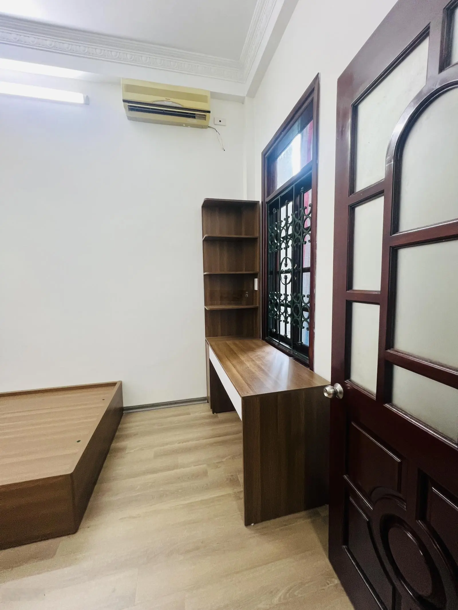 Bán nhà Đông Thiên 43m2x5 tầng, 5 phòng ngủ, ngõ nông, rộng 10m ra oto. Gần trường, chợ, Times City