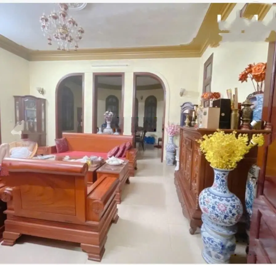 Bán biệt thự sang trọng tại Lạc Long Quân, Lô Góc, 223 tỷ, 286m2, 5PN, 5WC, pháp lý đầy đủ, hot!