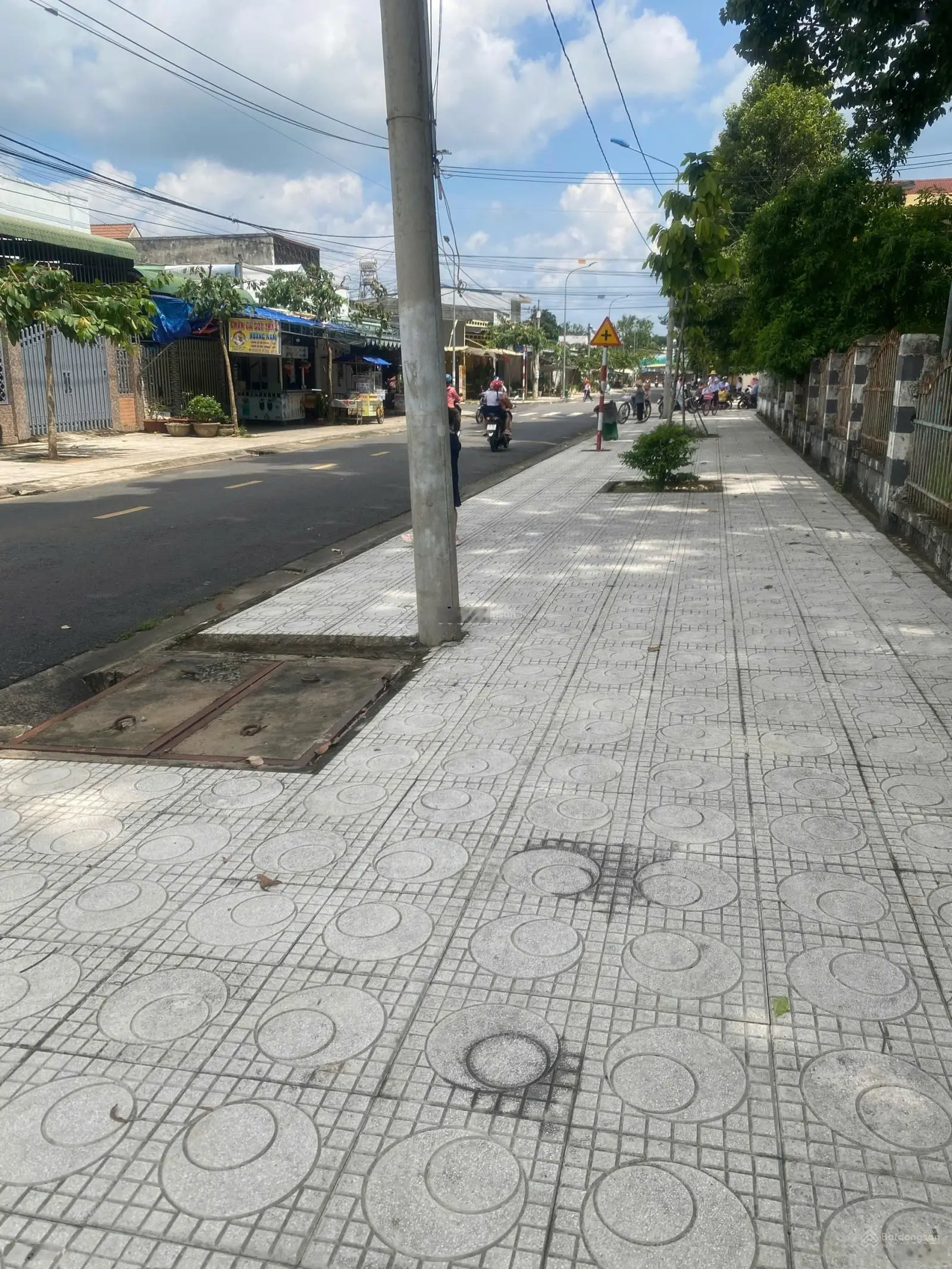 Bán lô đất ở tại đô thị 144m2 đất năm trong khu mau bán ăn uống sầm uất,giá 2,8 tỷ,giá đâu tư