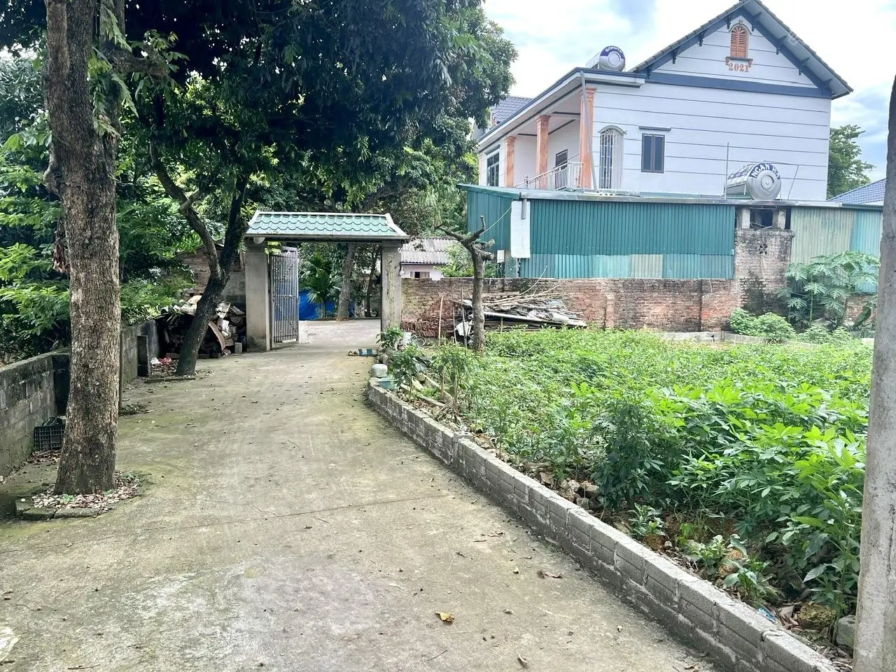 Còn duy nhất 1 lô S=93,9m2 full thổ cư (lô góc). Giá tốt chỉ nhỉnh 1tỷ xíu. Sẵn sổ hồng đẹp