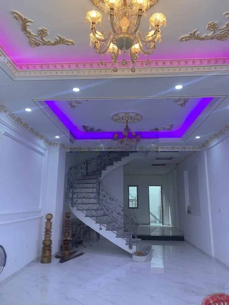 Mặt tiền kinh doanh sầm uất khu vực tên lửa