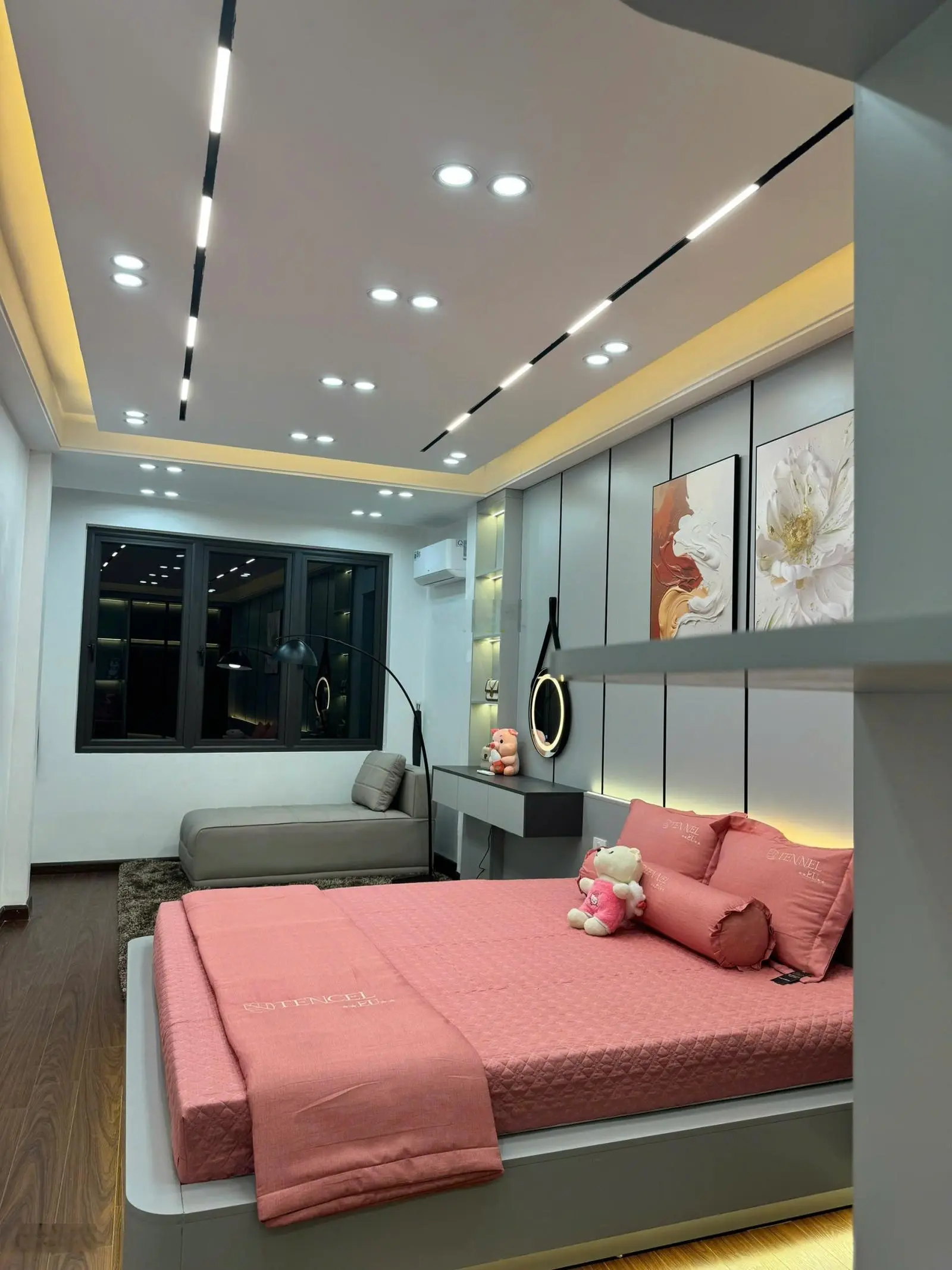 Bán nhà 5 tầng thiết kế đẹp, mới kính koong tại phố Khâm Thiên