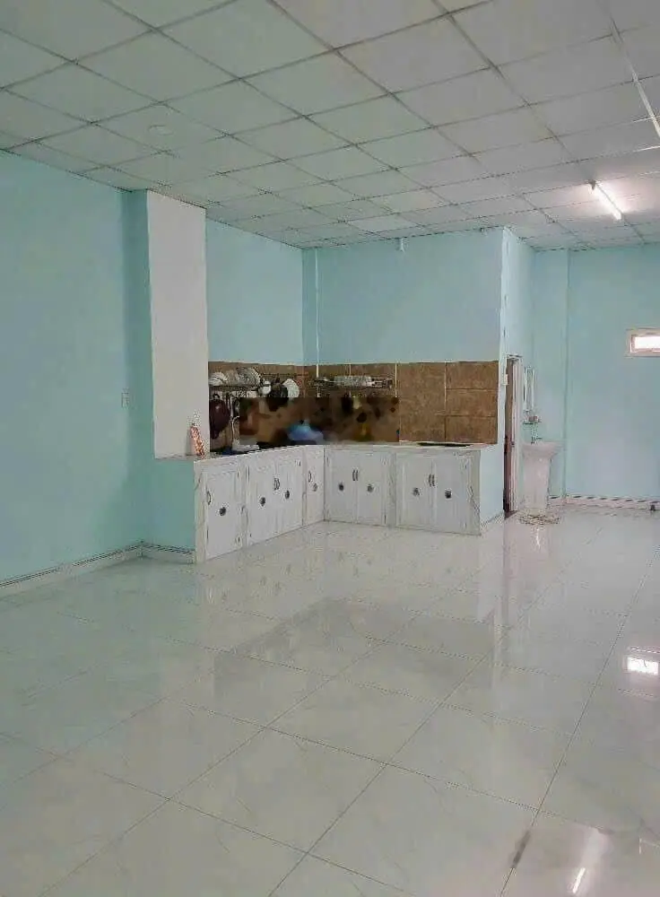 Ngộp. Bán lỗ căn nhà Chánh Nghĩa giá 2ty150, 160m2. Đường oto